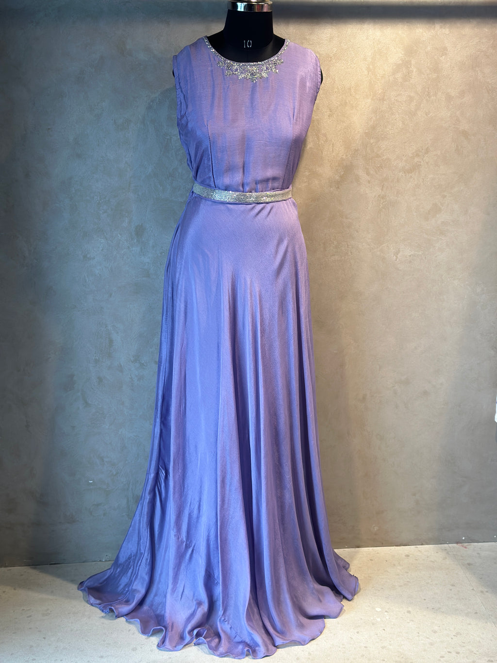 GOWN IN INDOWESTERN