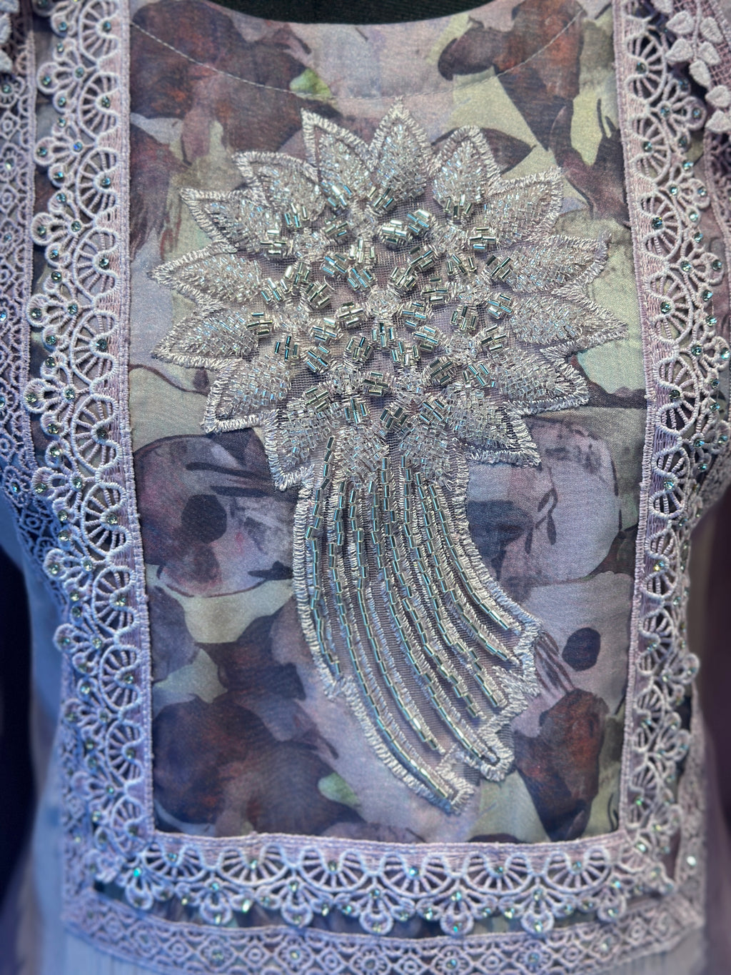 BEAUTIFUL HANDWORK SUIT SET
