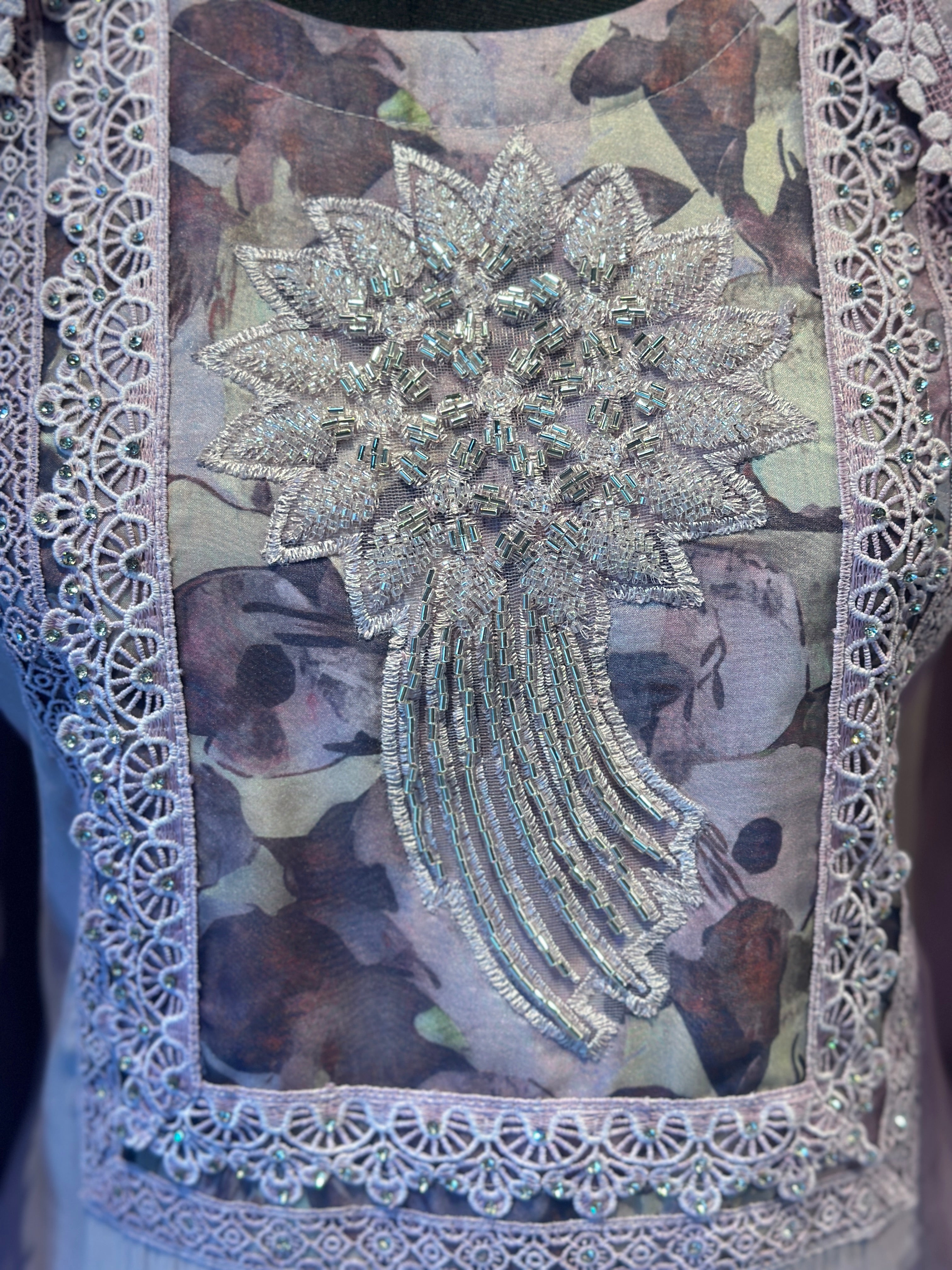 BEAUTIFUL HANDWORK SUIT SET