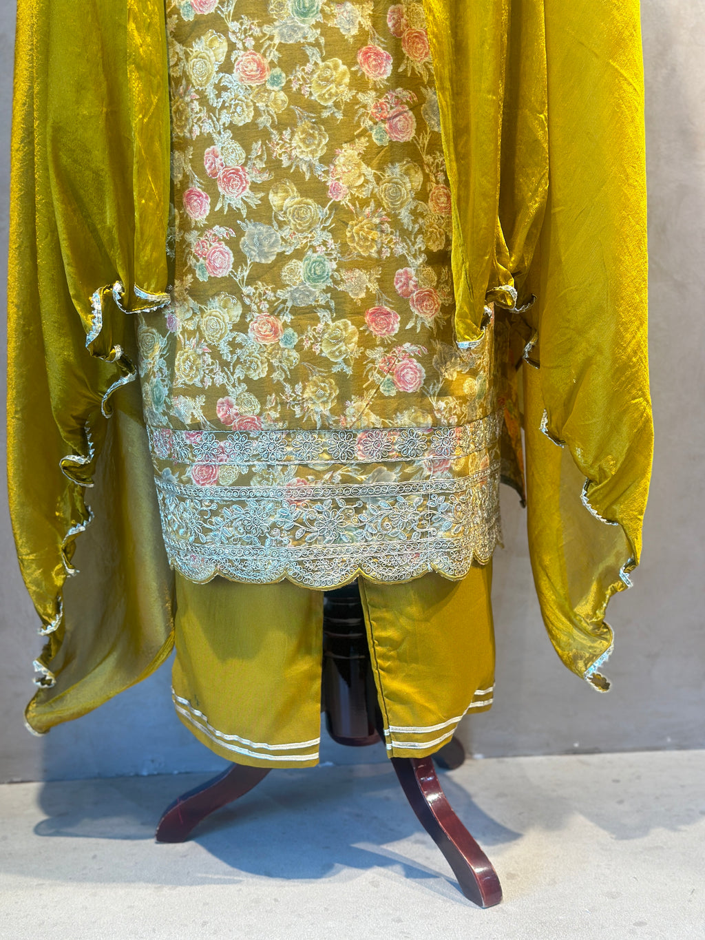 THREE PIECE STRAIGHT SUIT SET