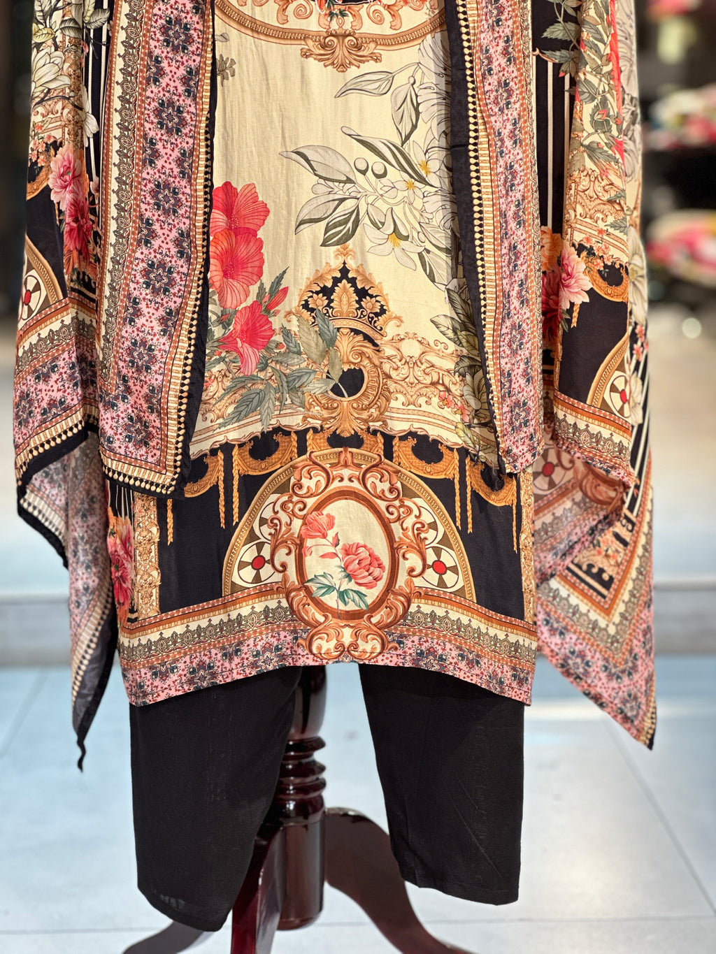 PAKISTANI STYLE MUSLIN SUIT SET