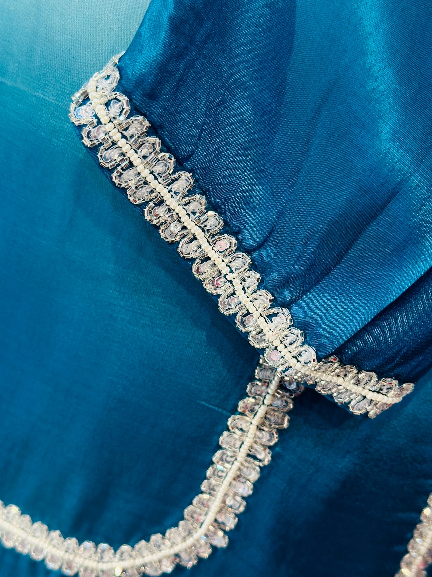 BEAUTIFUL HANDWORK SUIT SET