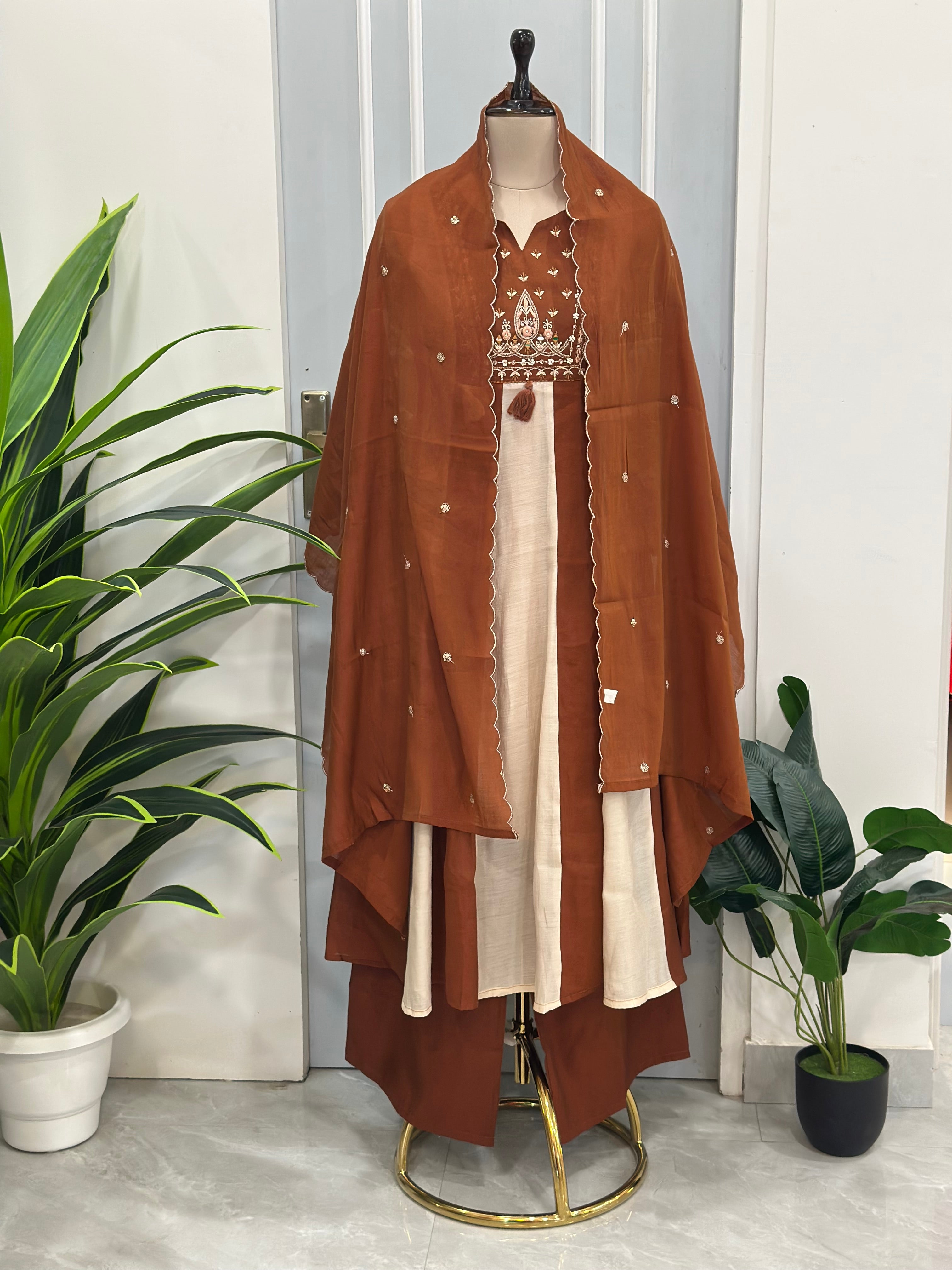 Elegant Embroidered Three-Piece Suit Set