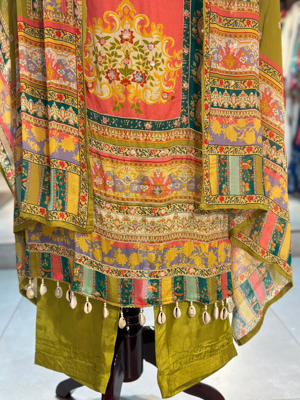 PAKISTANI STYLE SUIT SET