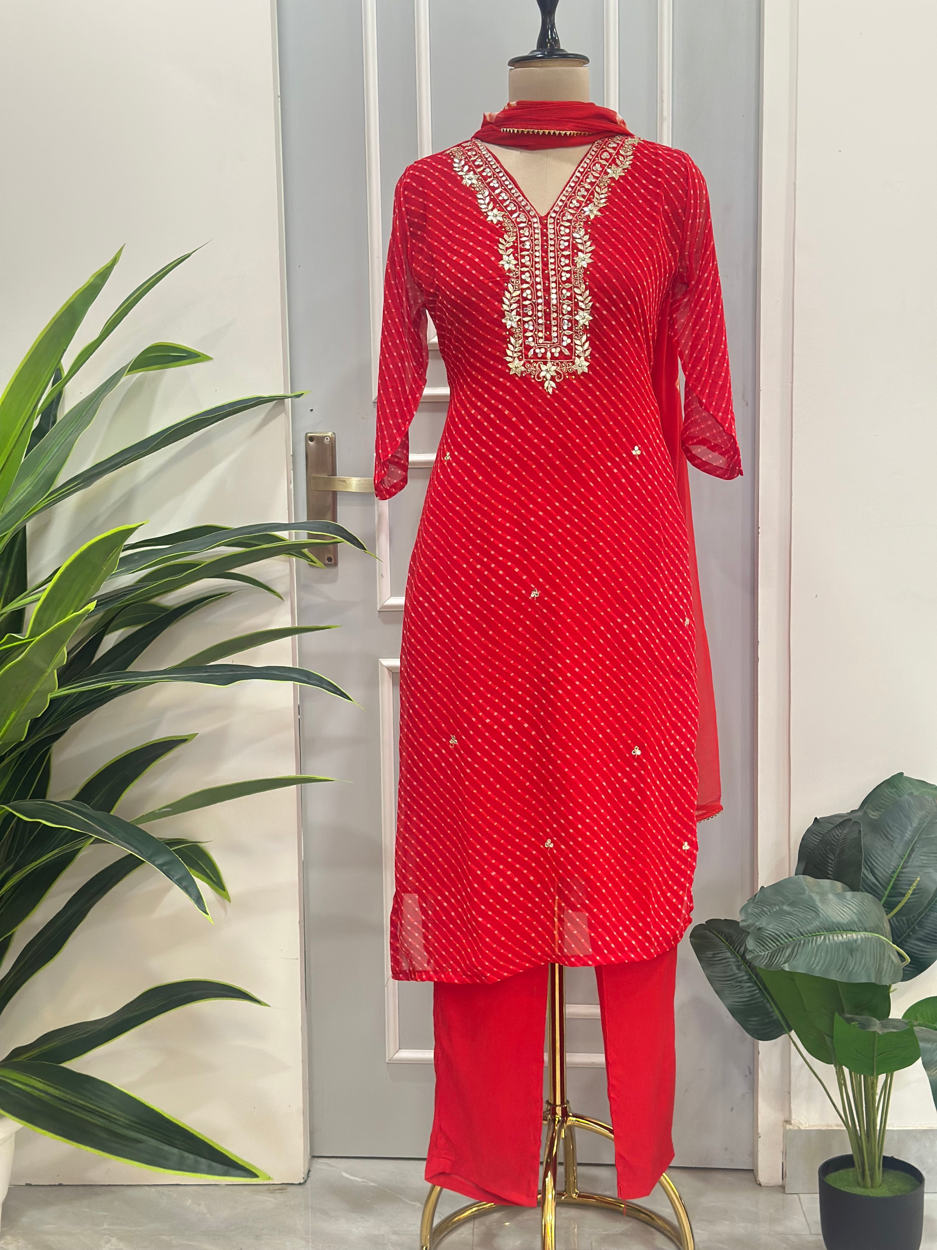 🌸Elegant Leheriya Handwork Kurta Pant Dupatta Set🌸