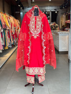 STRAIGHT SUIT SET IN ZARI WORK