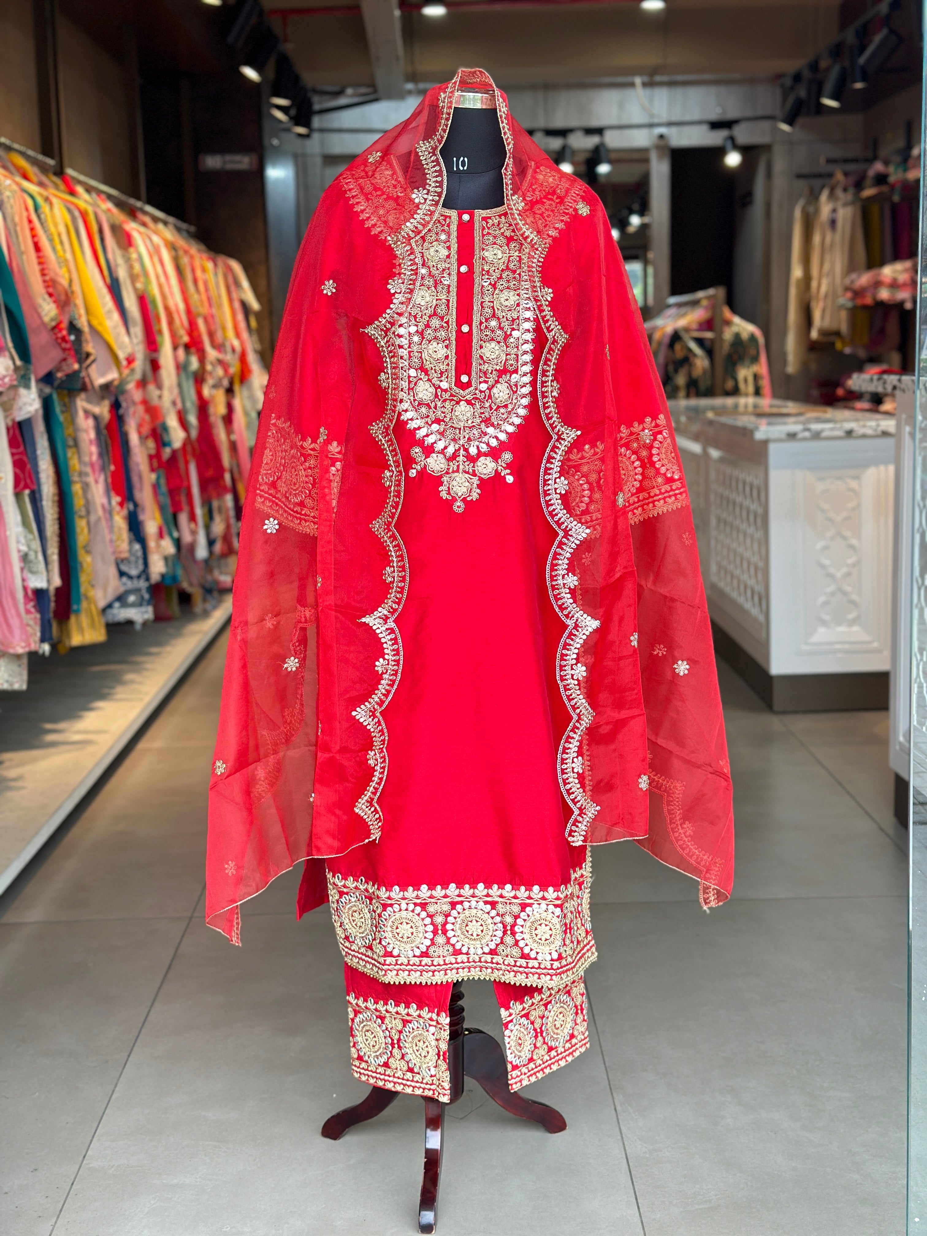 STRAIGHT SUIT SET IN ZARI WORK