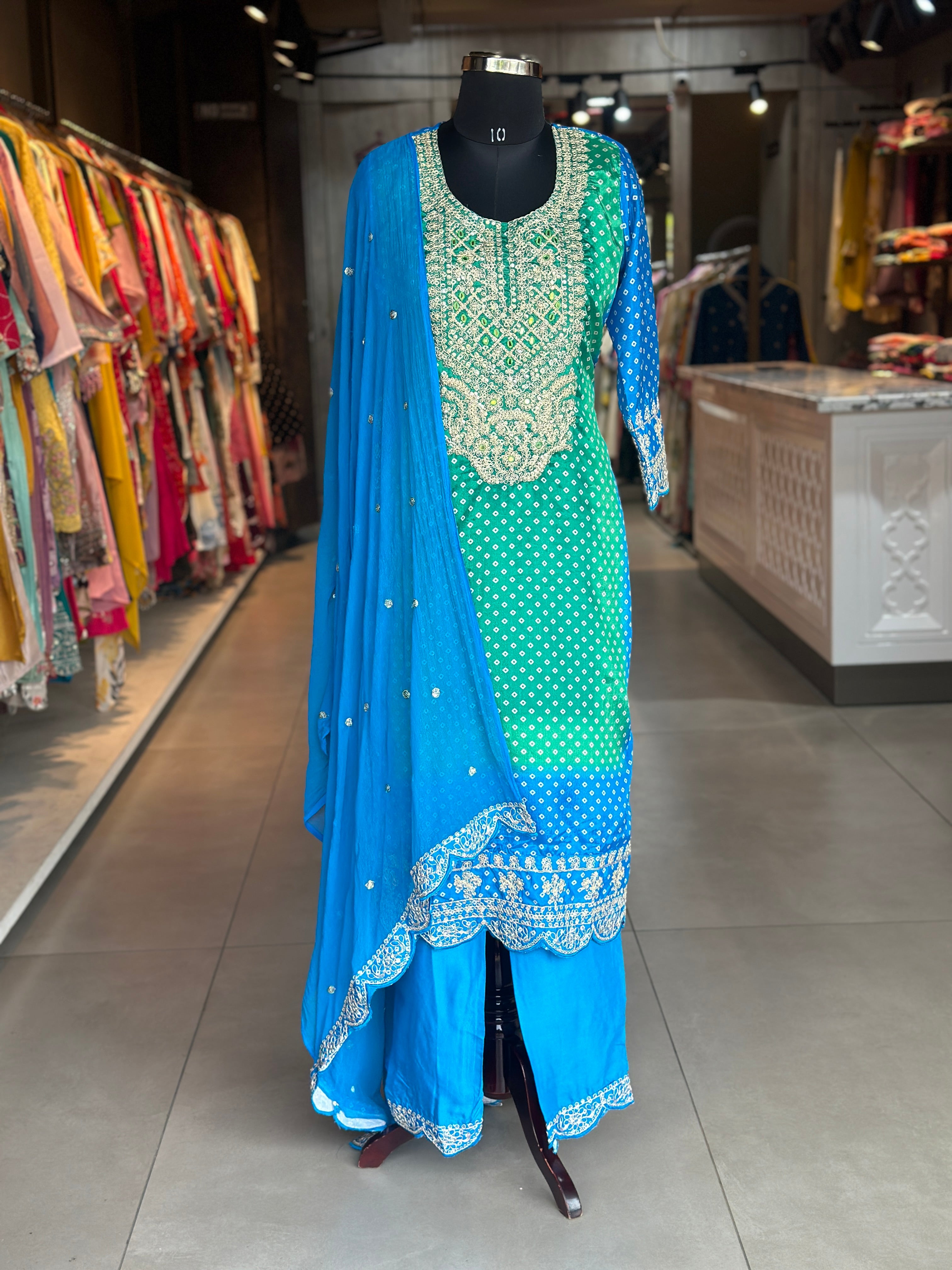 STRAIGHT BHANDEJ SUIT SET