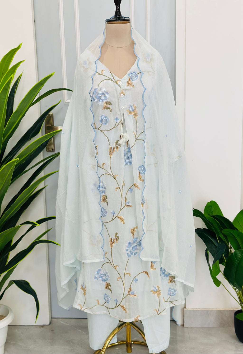 Elegant Thread Embroidery Suit Set
