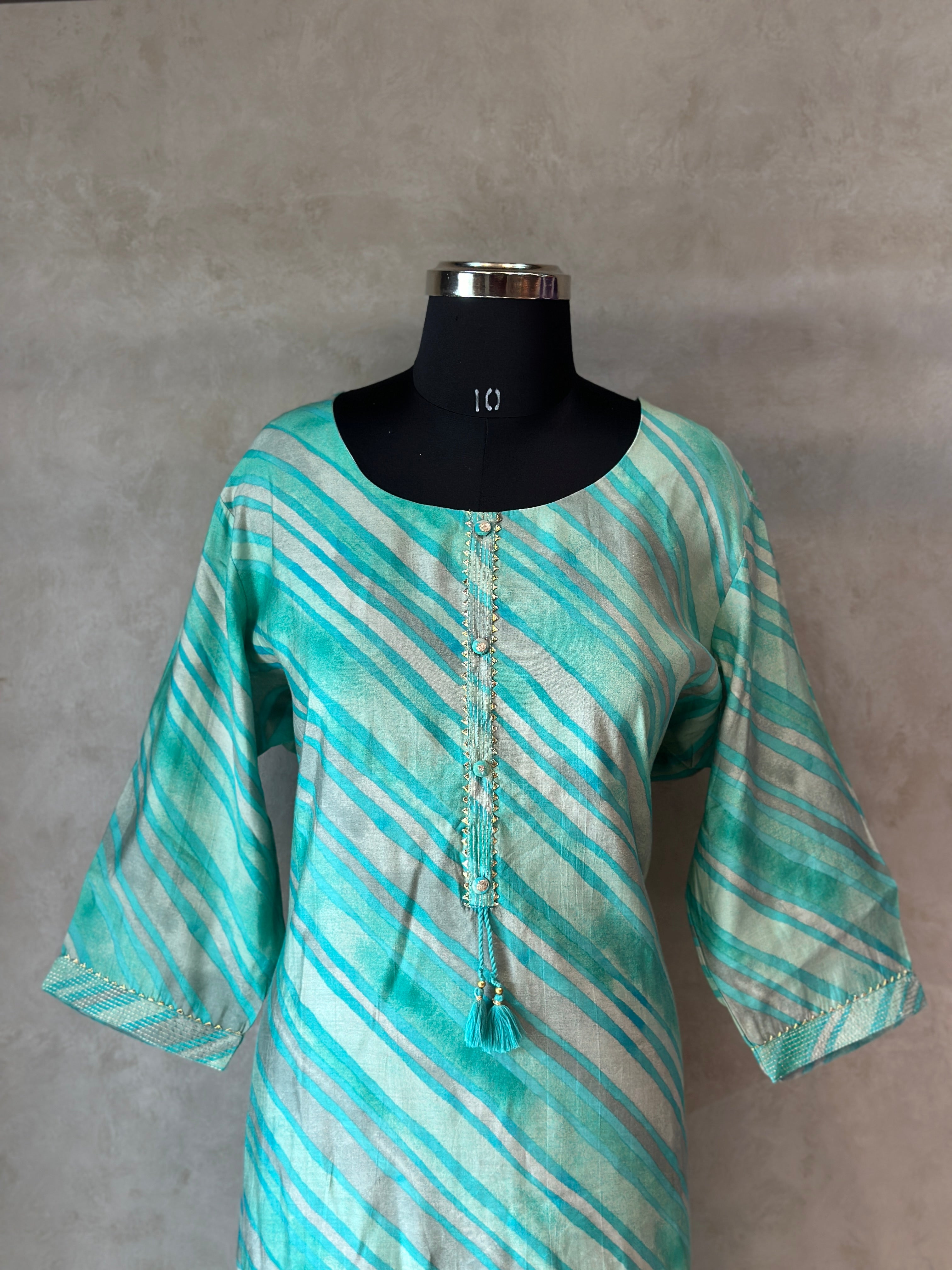 BEAUTIFUL KURTI IN LAHARIYA