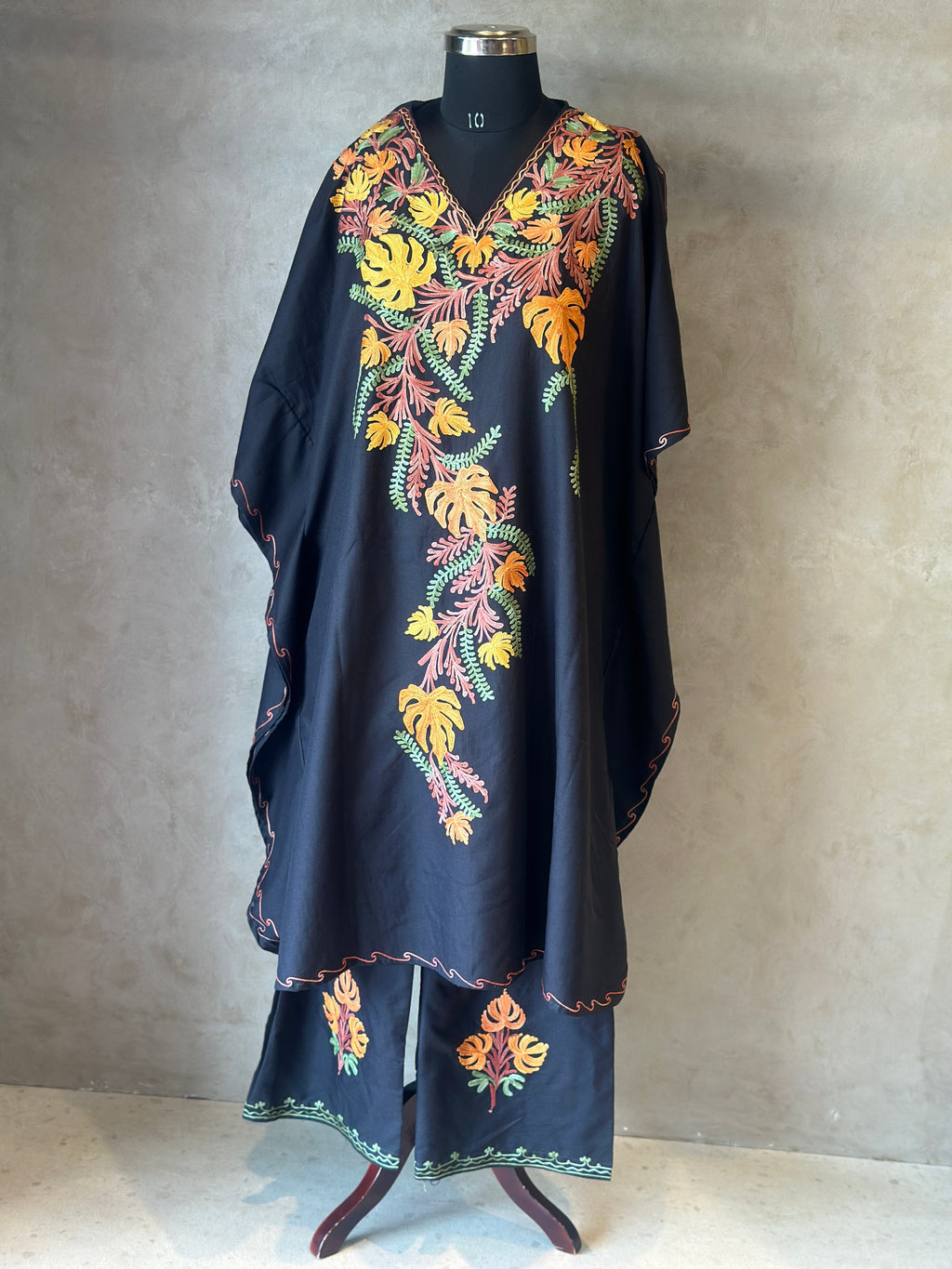 KAFTAN IN HEAVY EMBROIDERED