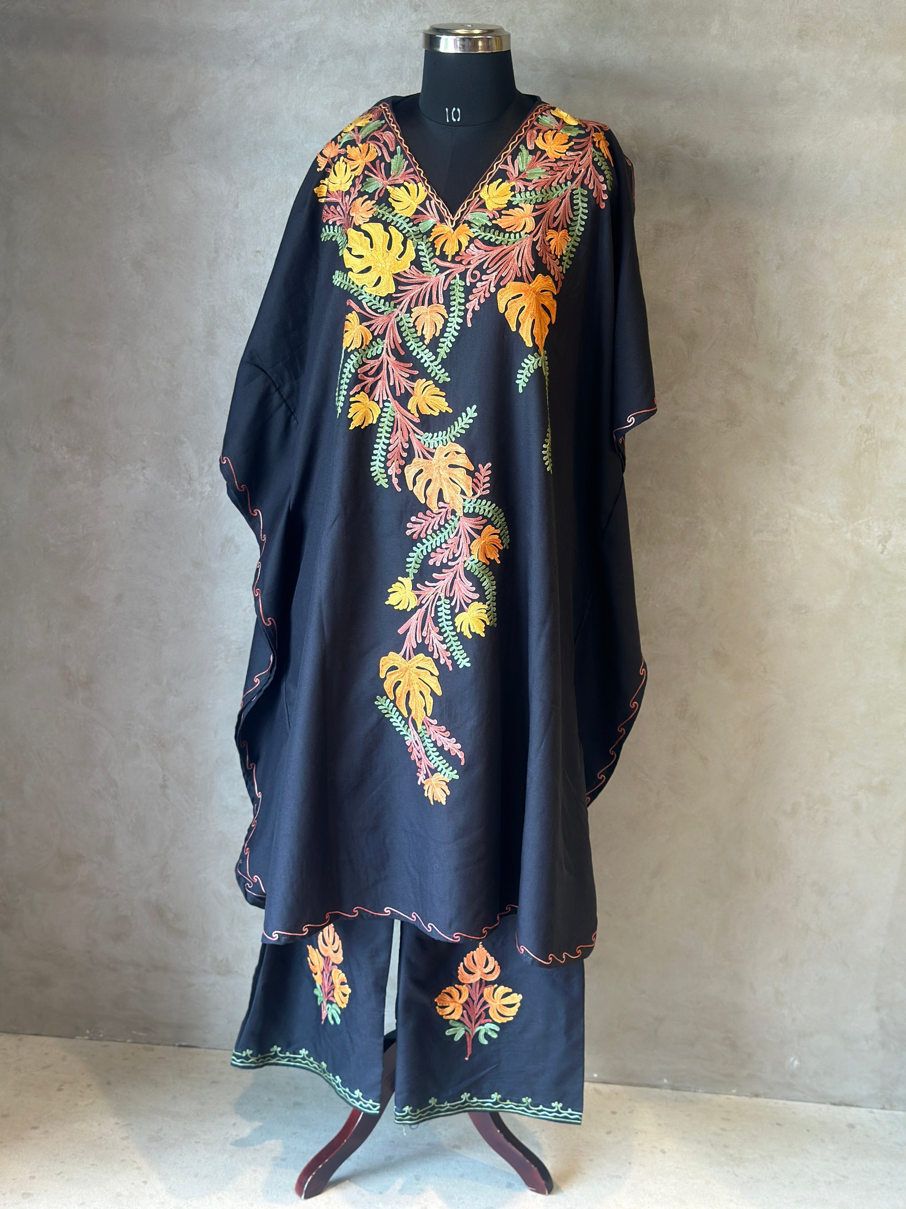 KAFTAN IN HEAVY EMBROIDERED