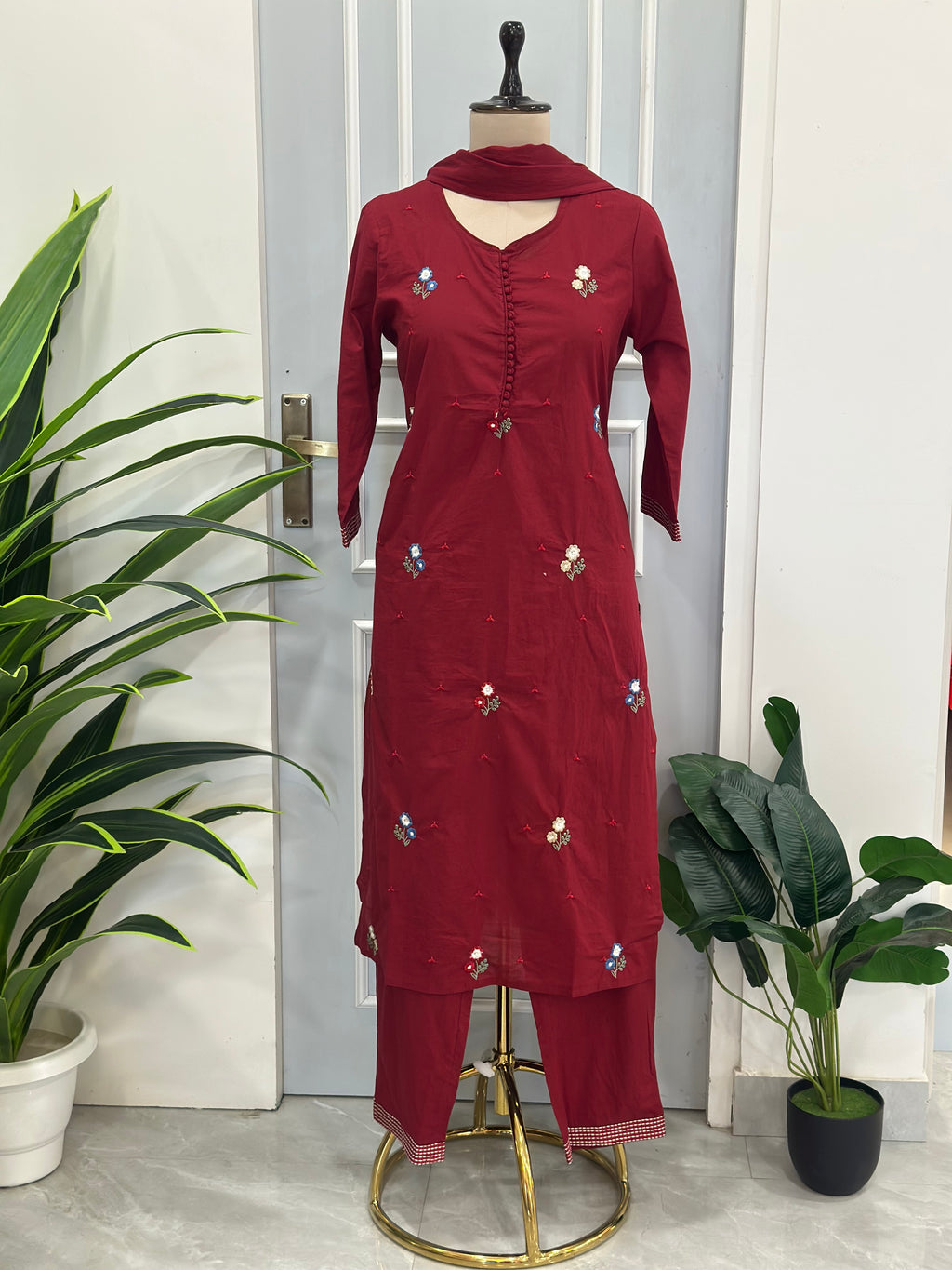 Graceful Floral Work Kurta Set