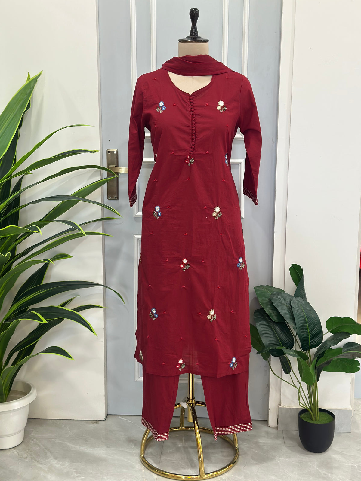 Graceful Floral Work Kurta Set