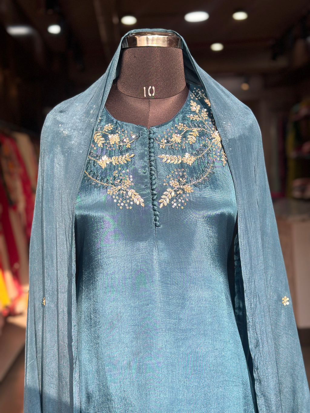 A LINE HANDWORK SUIT SET