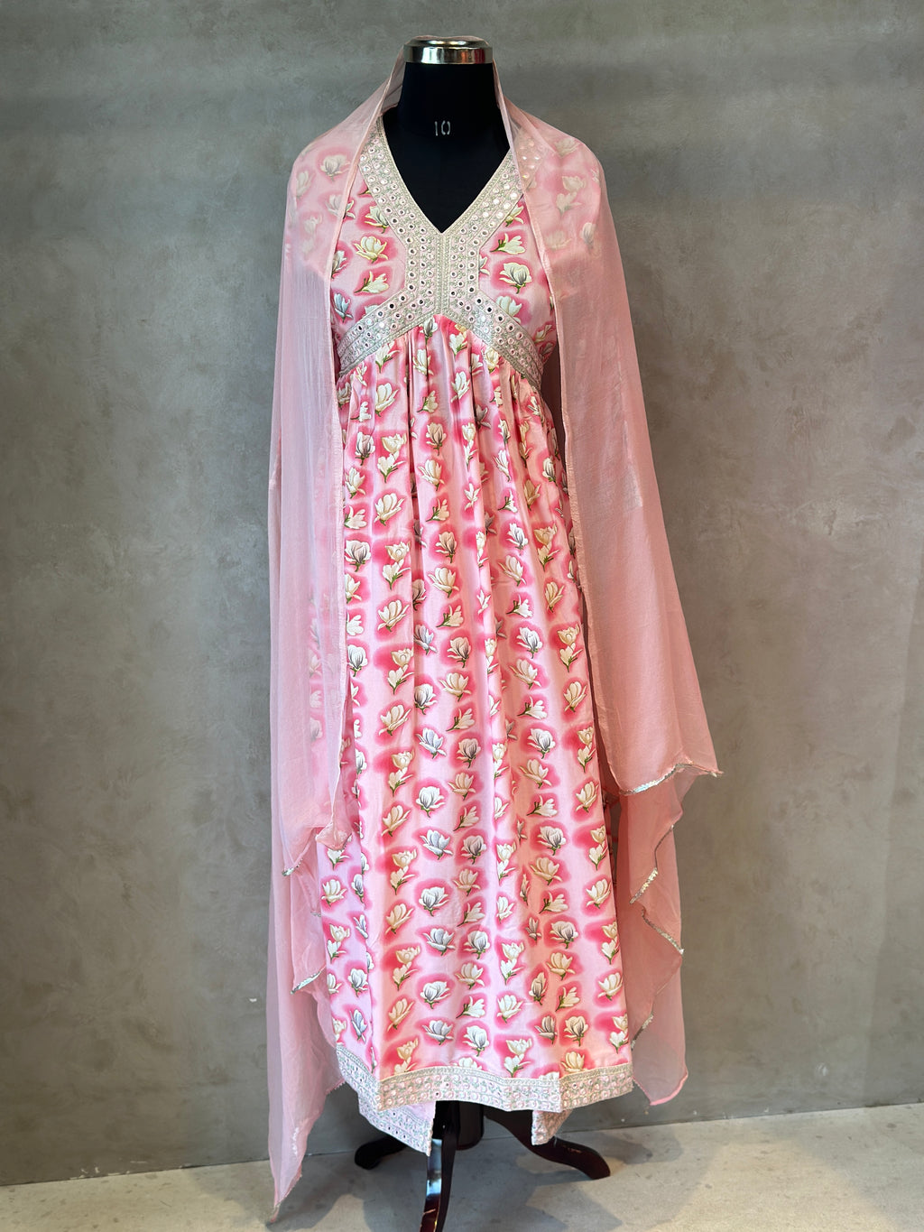 THREE PIECES ALIA SUIT SET DETAILING