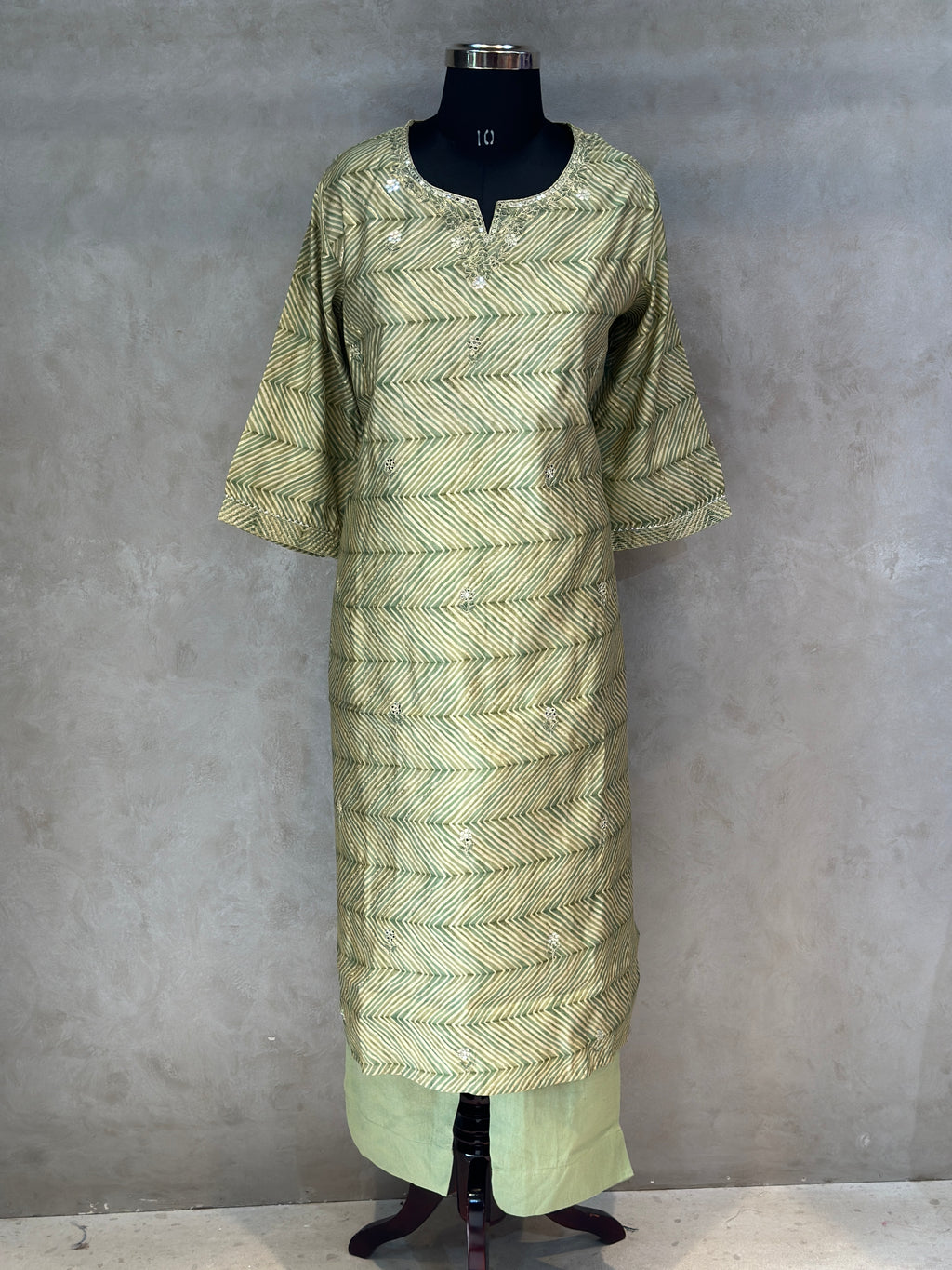 TWO PIECE SUIT WITH SEQUENCE WORK