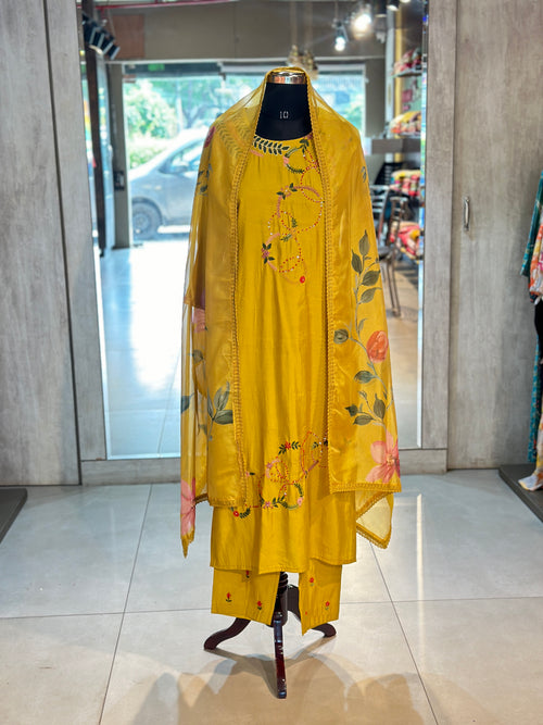 EMBROIDERED STRAIGHT SUIT SET