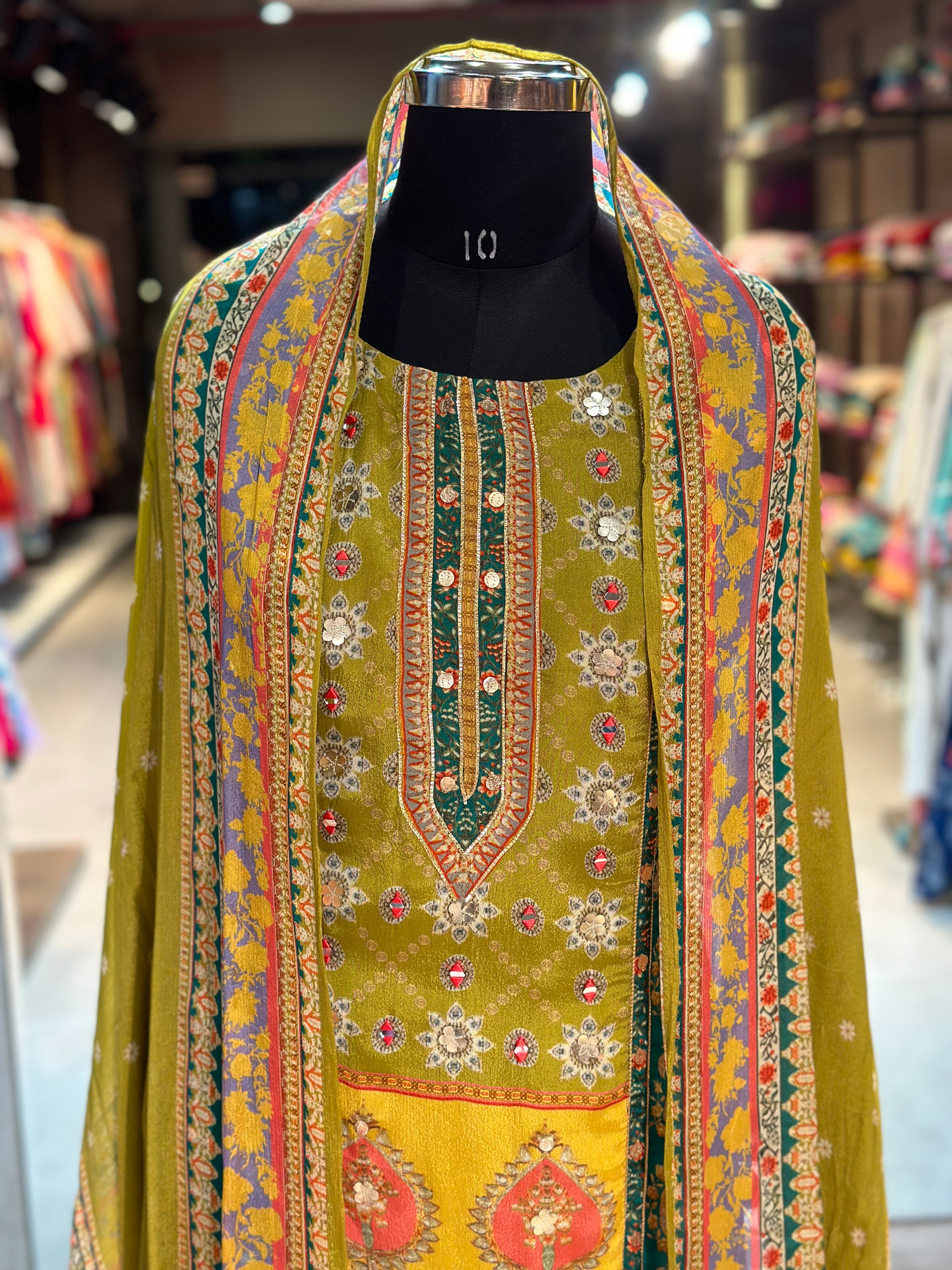 PAKISTANI STYLE SUIT SET