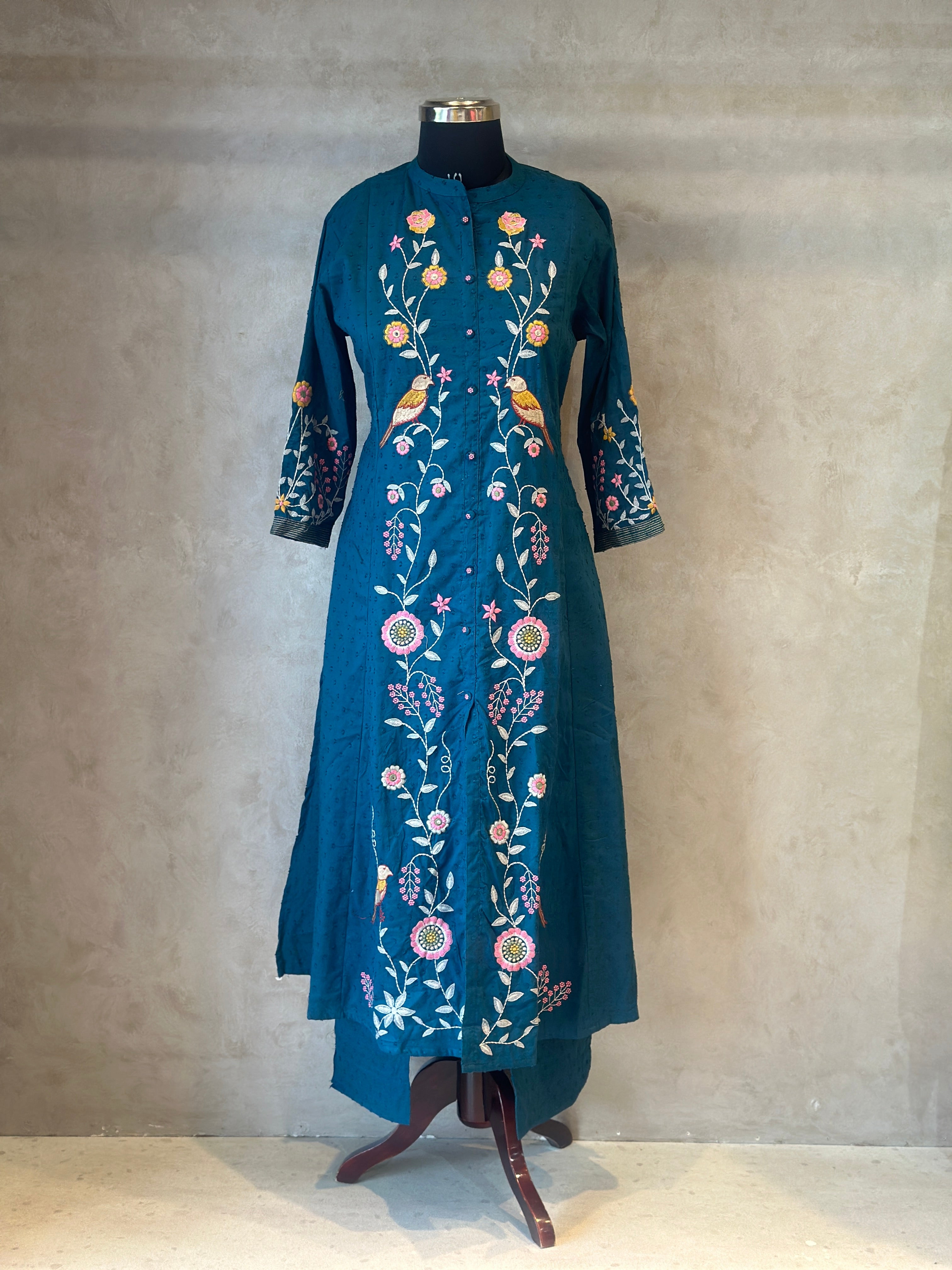 EMBROIDERED TWO PIECES SET