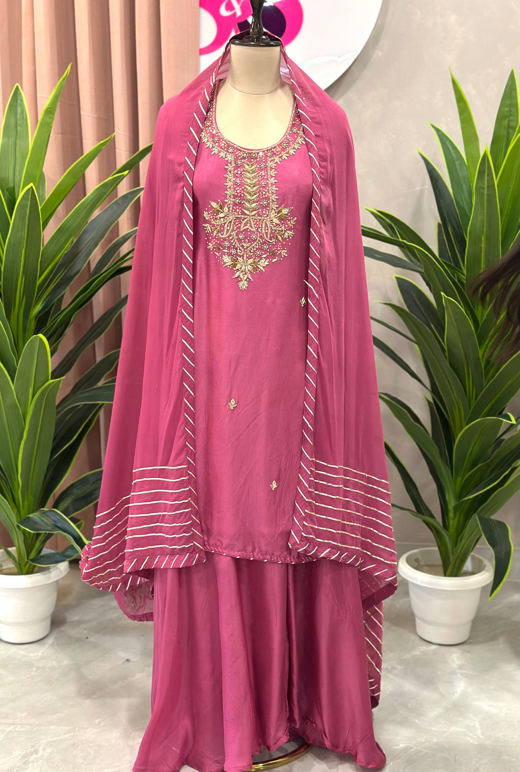 Graceful Handwork Suit Set