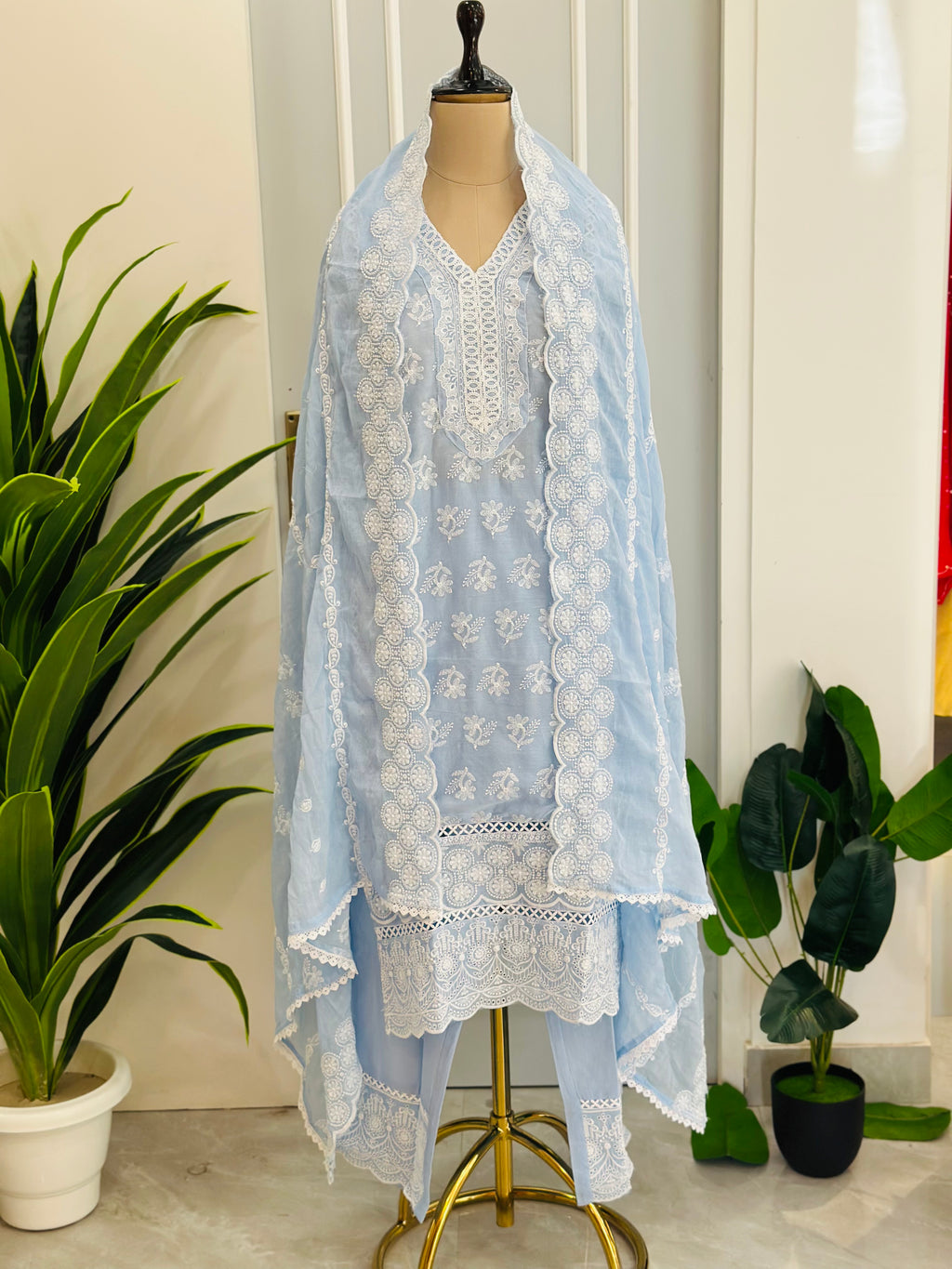 Pure Mul Cotton Suit Set In Chikankari Work