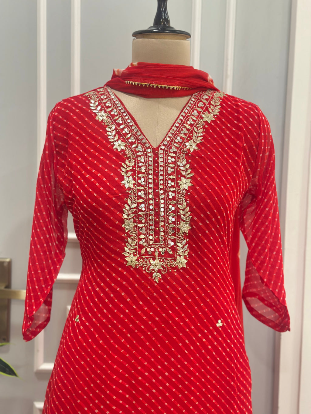 🌸Elegant Leheriya Handwork Kurta Pant Dupatta Set🌸