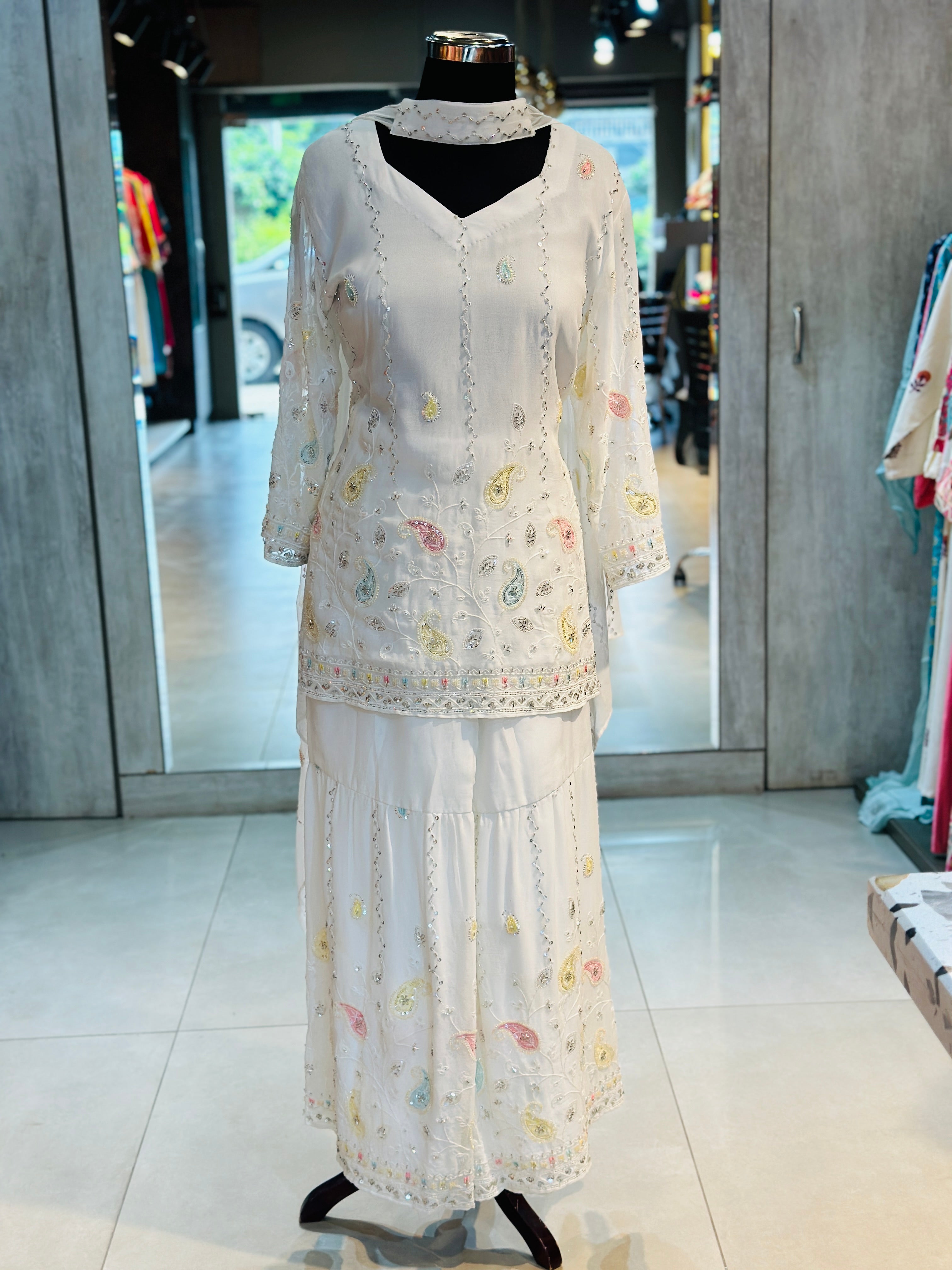 SHRARA SET IN HANDWORK