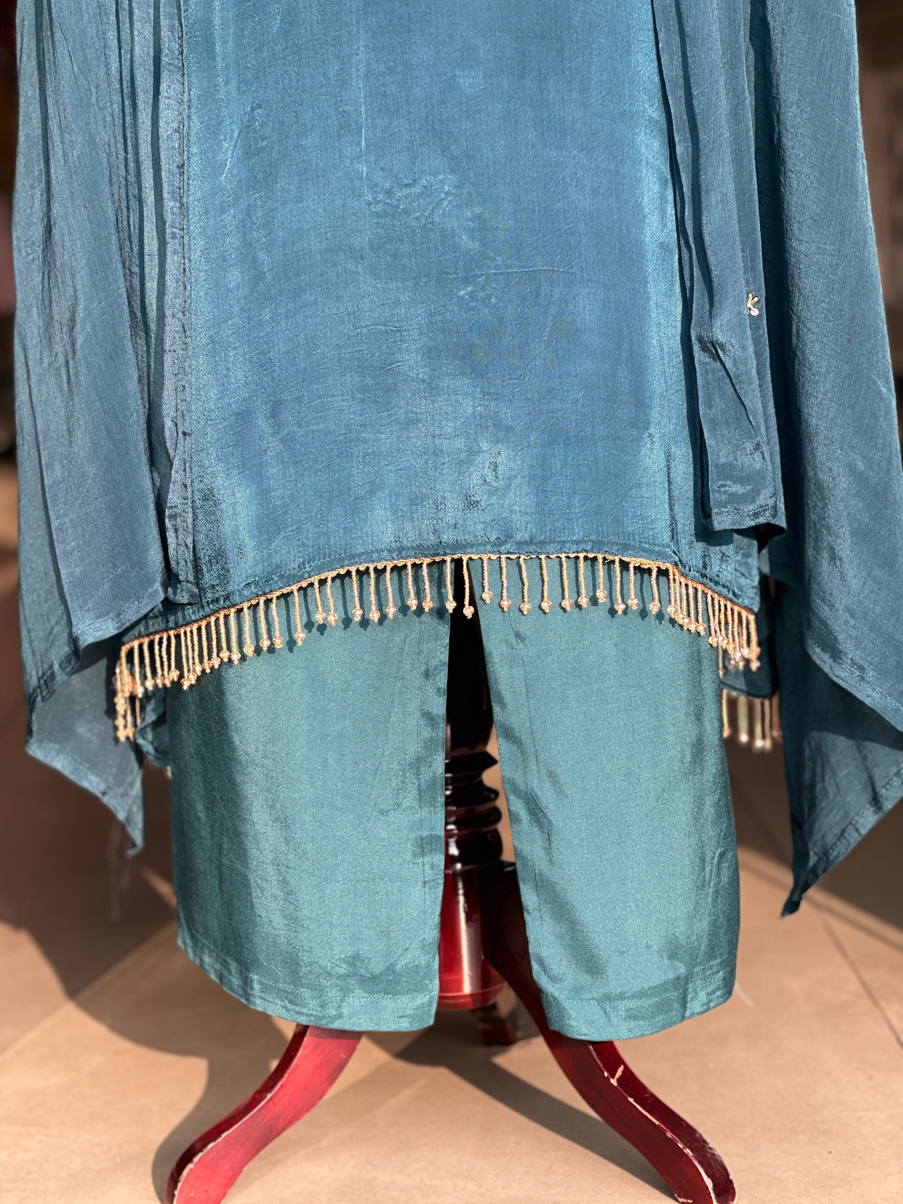 A LINE HANDWORK SUIT SET