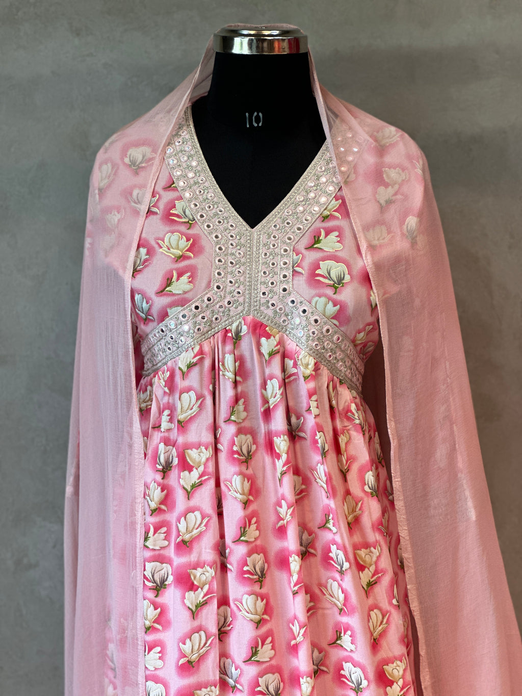 THREE PIECES ALIA SUIT SET DETAILING