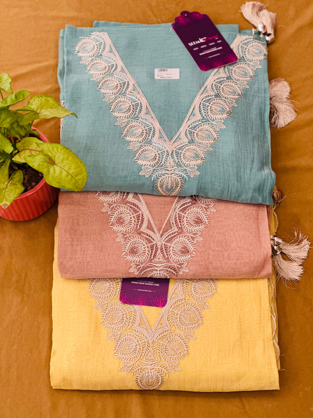 Elegant Festive Wear Unstitched Suit