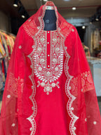 STRAIGHT SUIT SET IN ZARI WORK