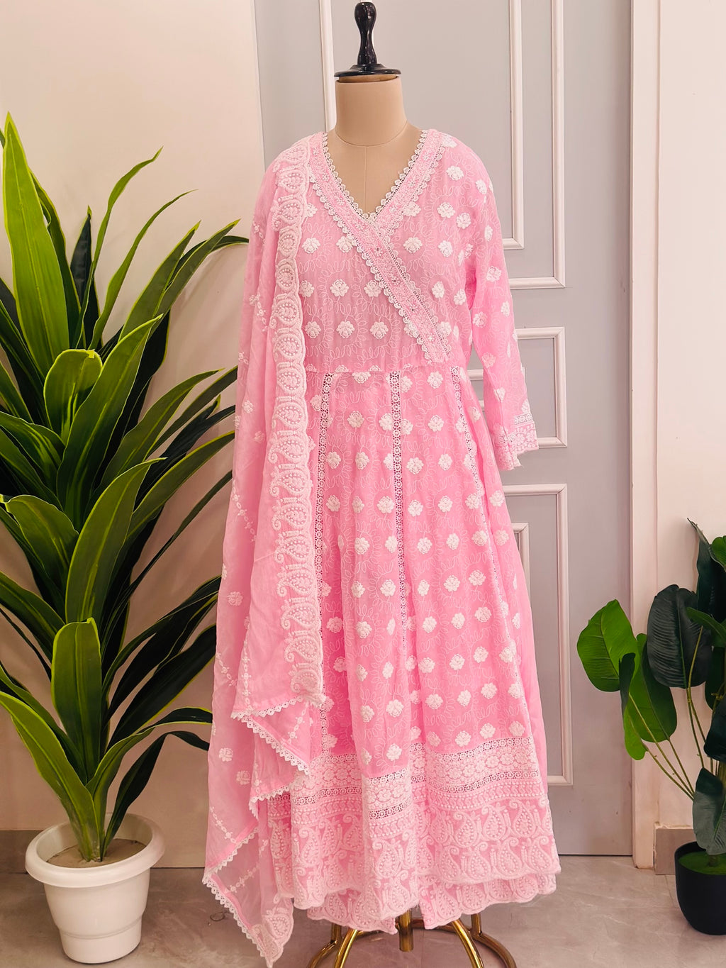 Beautiful Chikankari Suit Set
