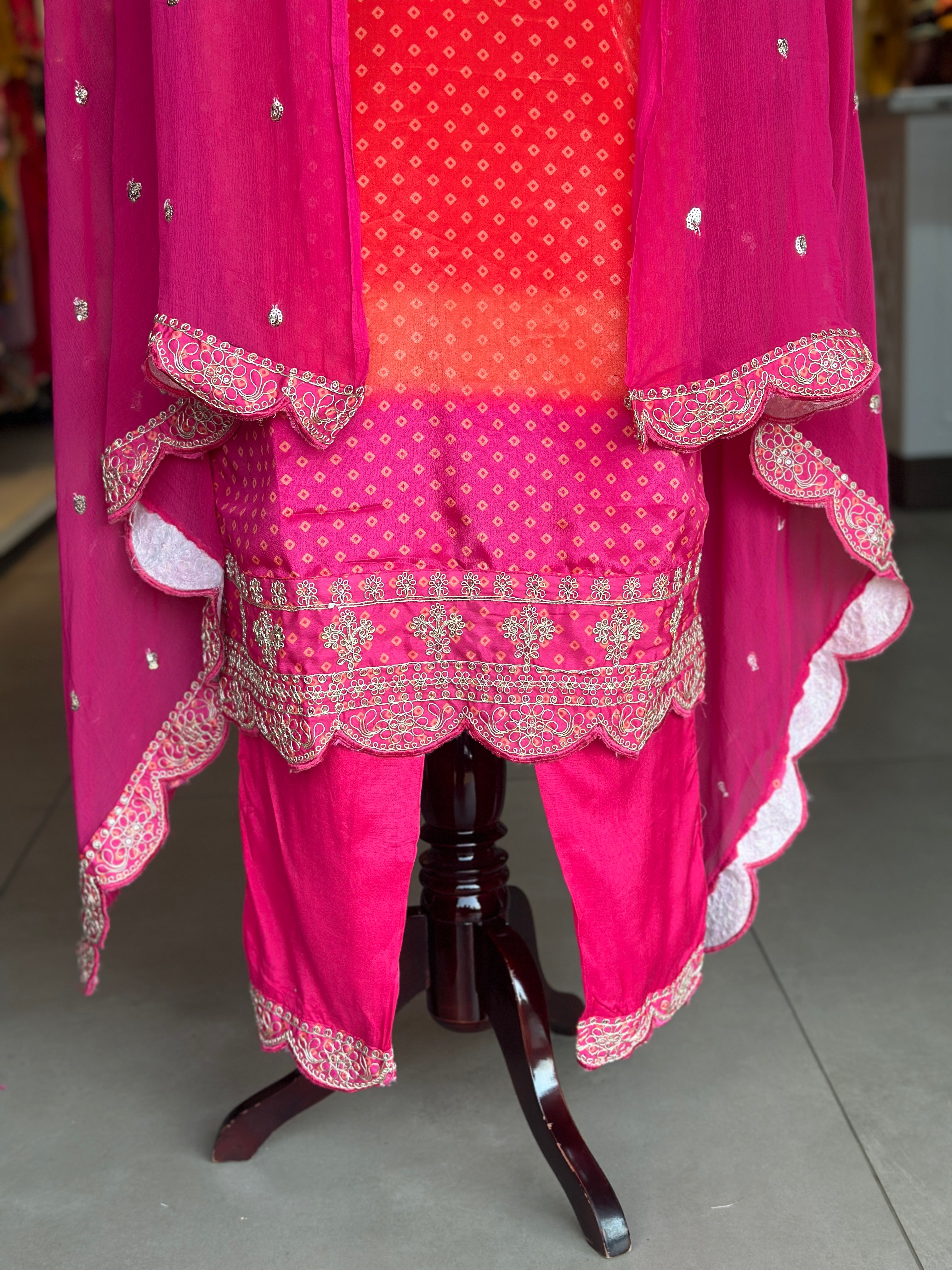 STRAIGHT BHANDEJ SUIT SET