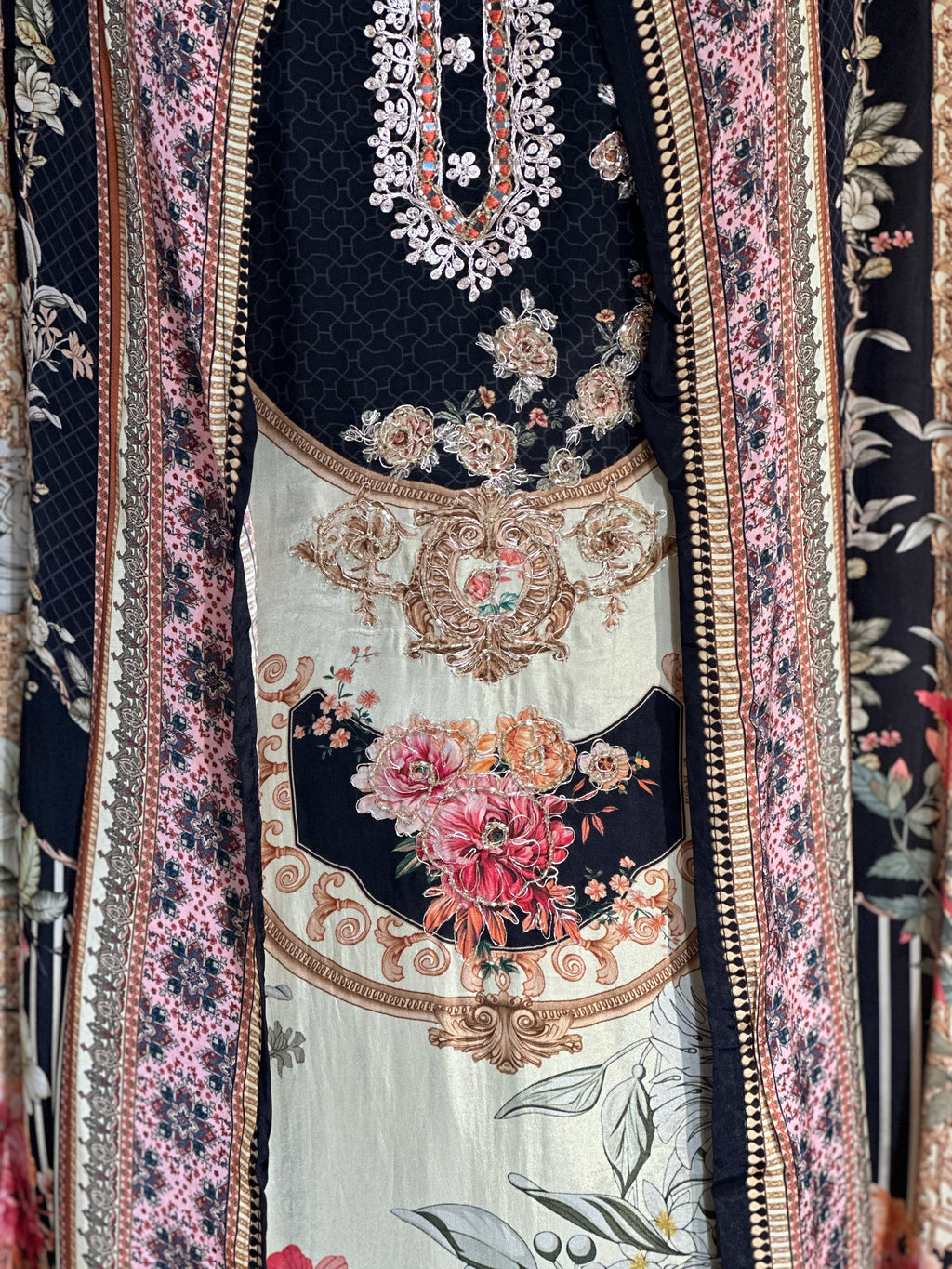 PAKISTANI STYLE MUSLIN SUIT SET