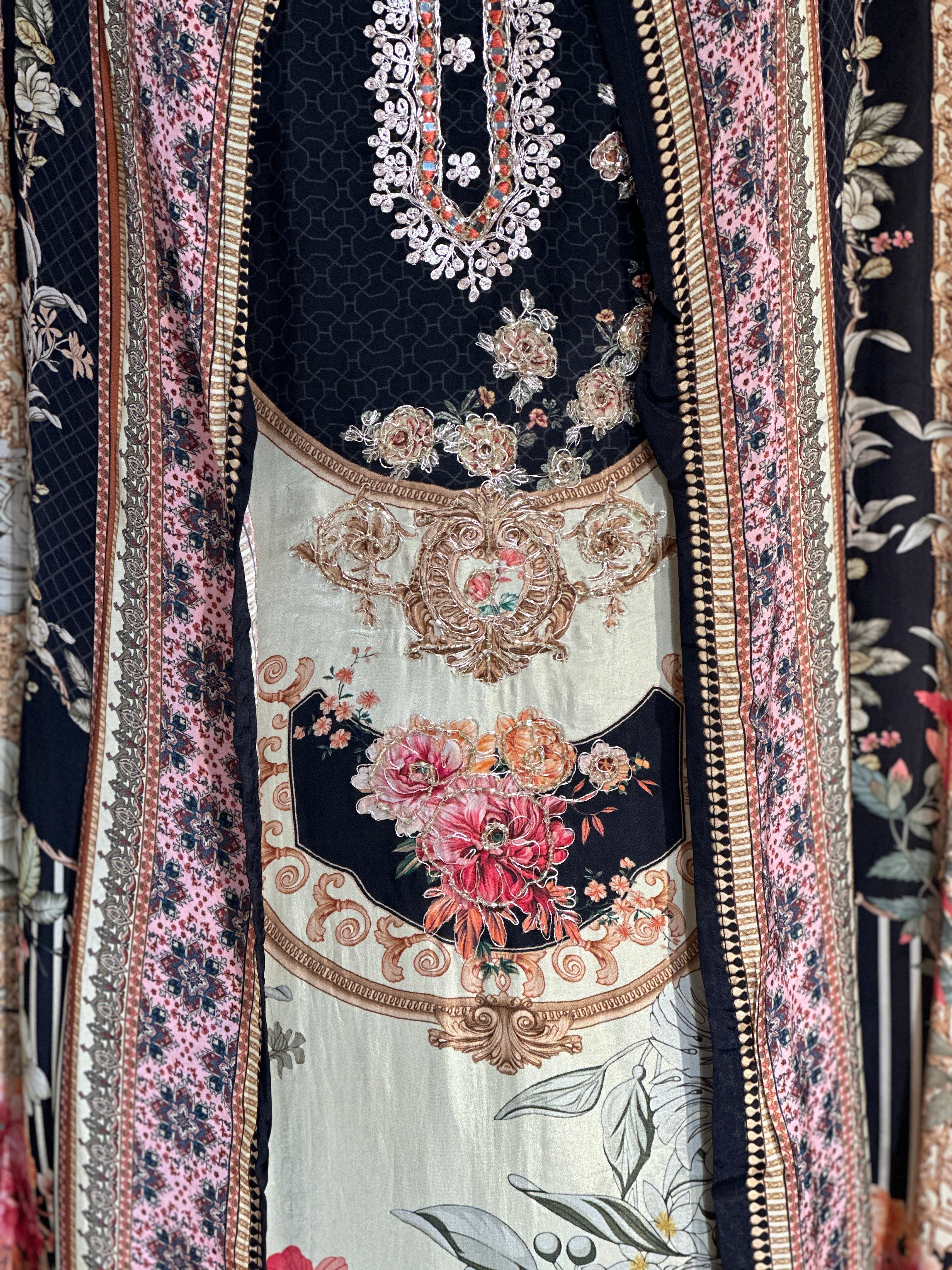 PAKISTANI STYLE MUSLIN SUIT SET
