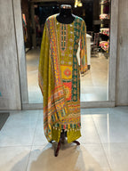 PAKISTANI STYLE SUIT SET