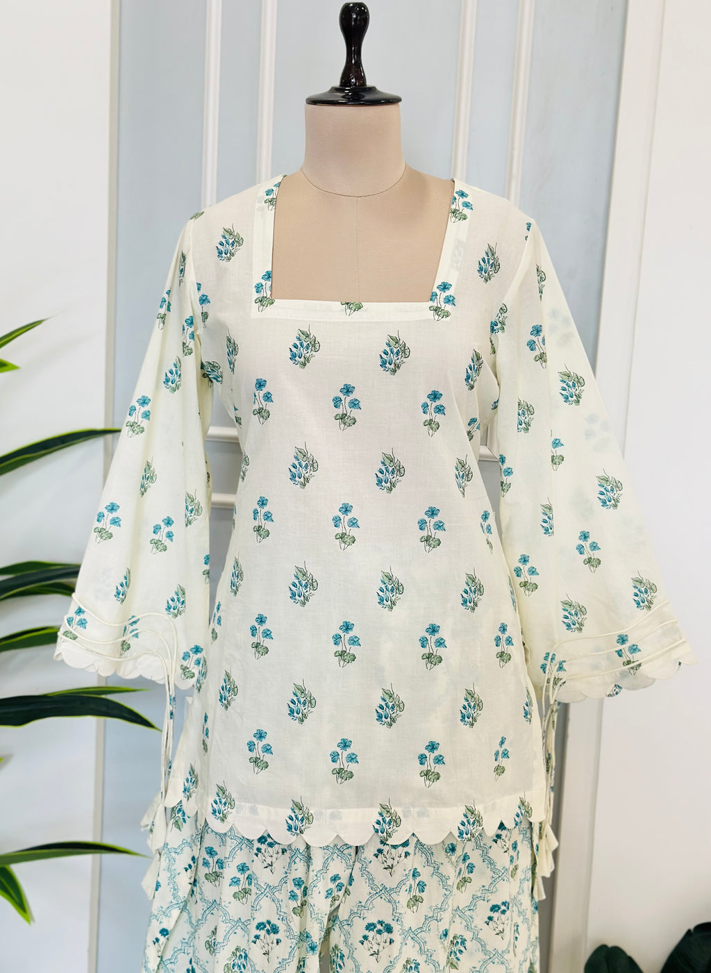 Noor-E-Jahan Graceful Floral Kurta & Farshi Salwar Set ✨
