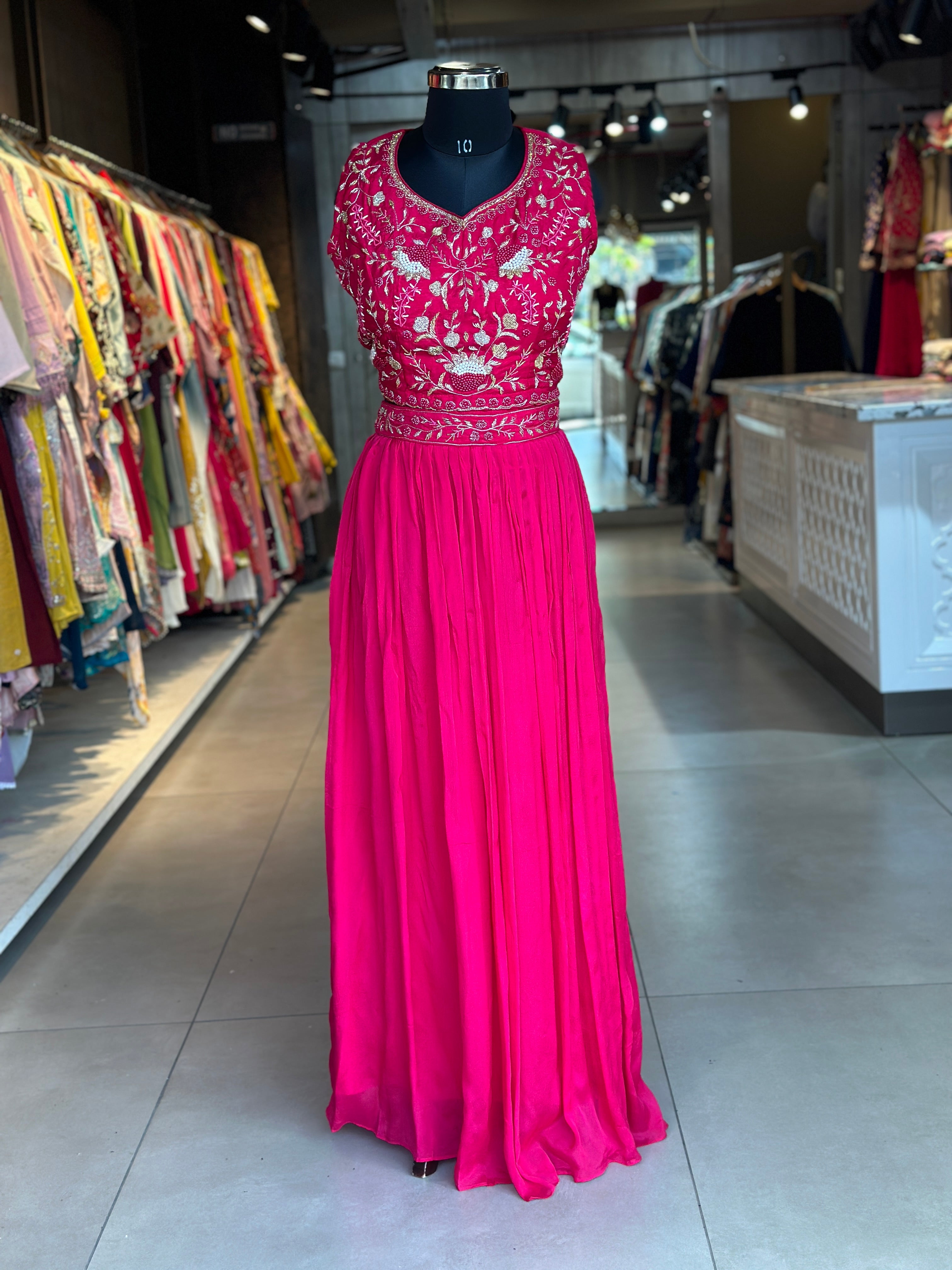SKIRT SET WITH SHURG IN HANDWORK