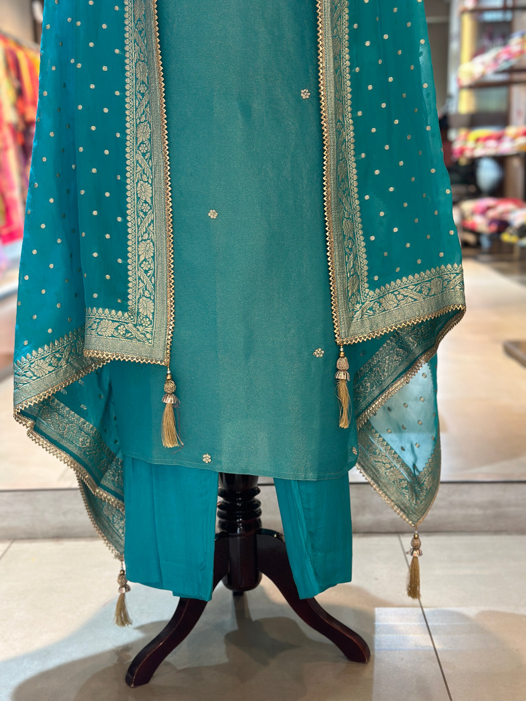 PURE TISSUE HANDWORK SUIT SET