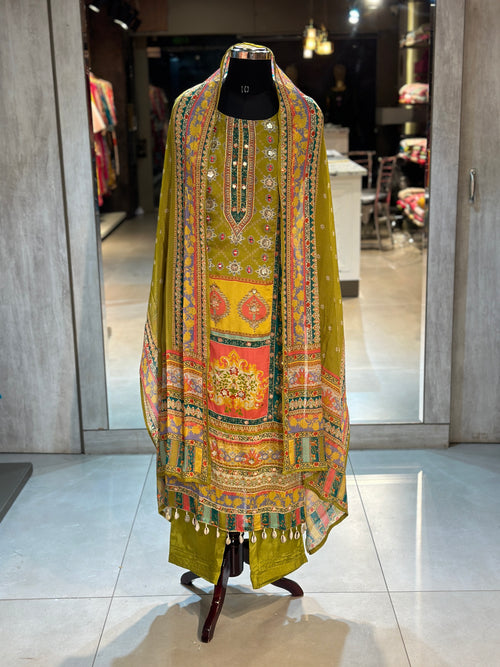 PAKISTANI STYLE SUIT SET