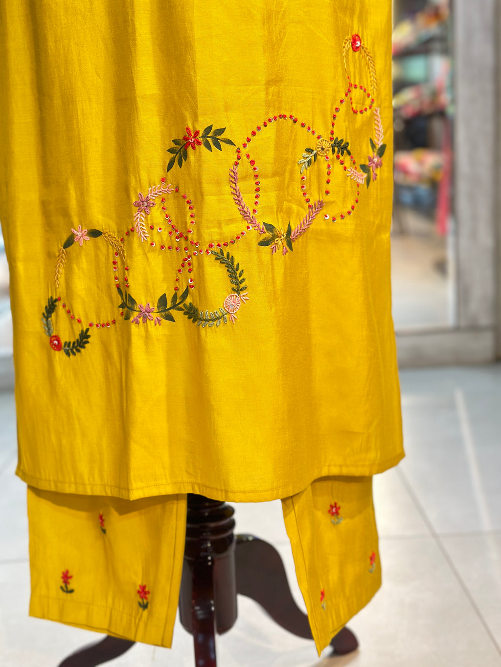 EMBROIDERED STRAIGHT SUIT SET