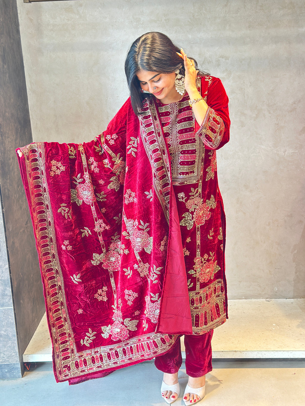 PREMIUM ZARI WORK VELVET SUIT