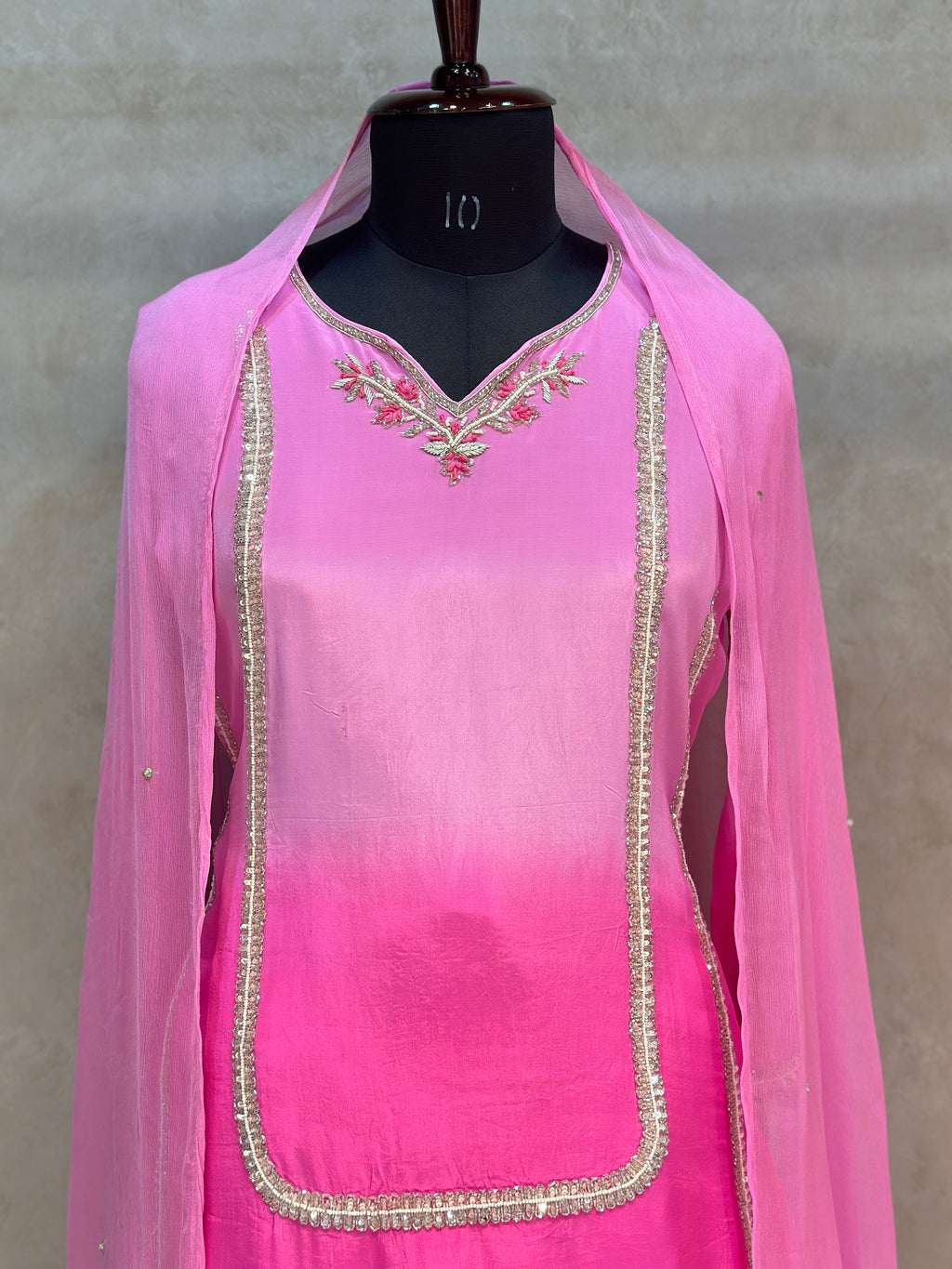 BEAUTIFUL HANDWORK SUIT SET