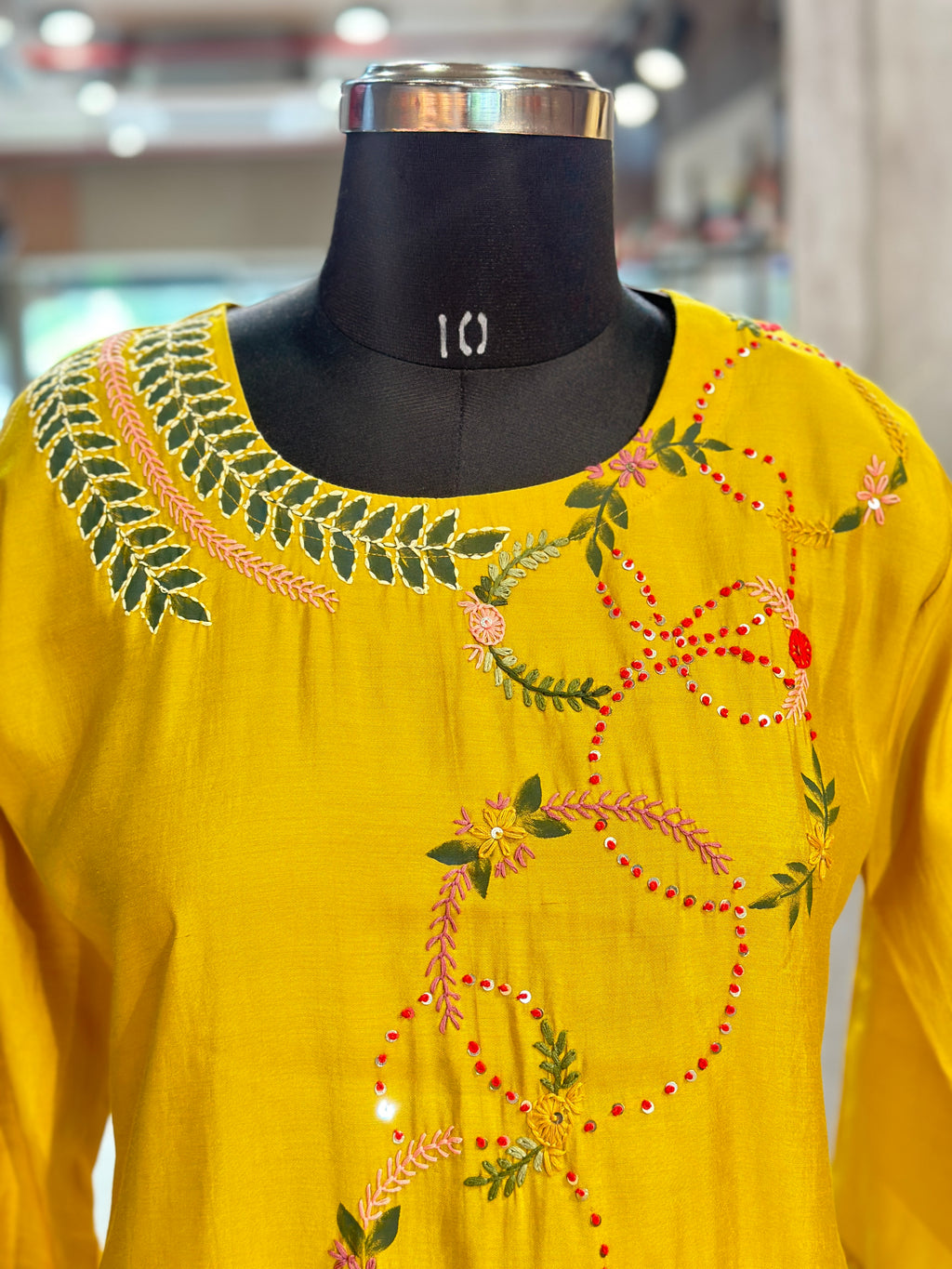 EMBROIDERED STRAIGHT SUIT SET