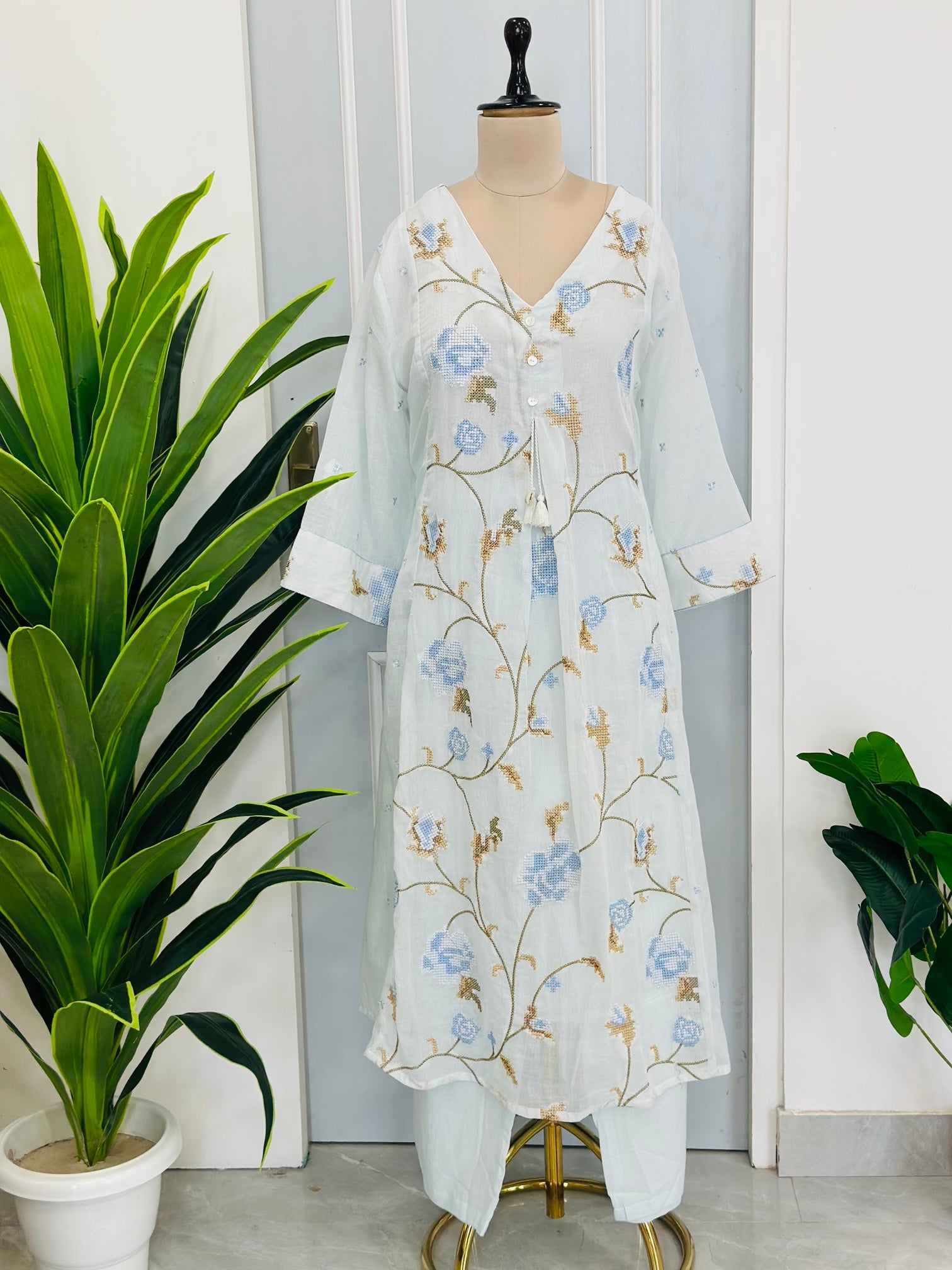 Elegant Thread Embroidery Suit Set