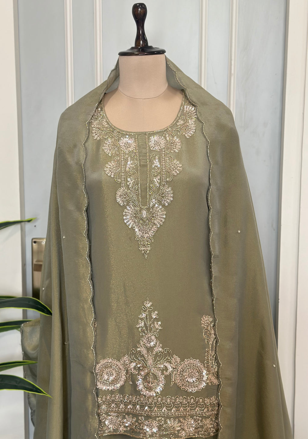 🌷Graceful Handwork Festive Suit Set🌷