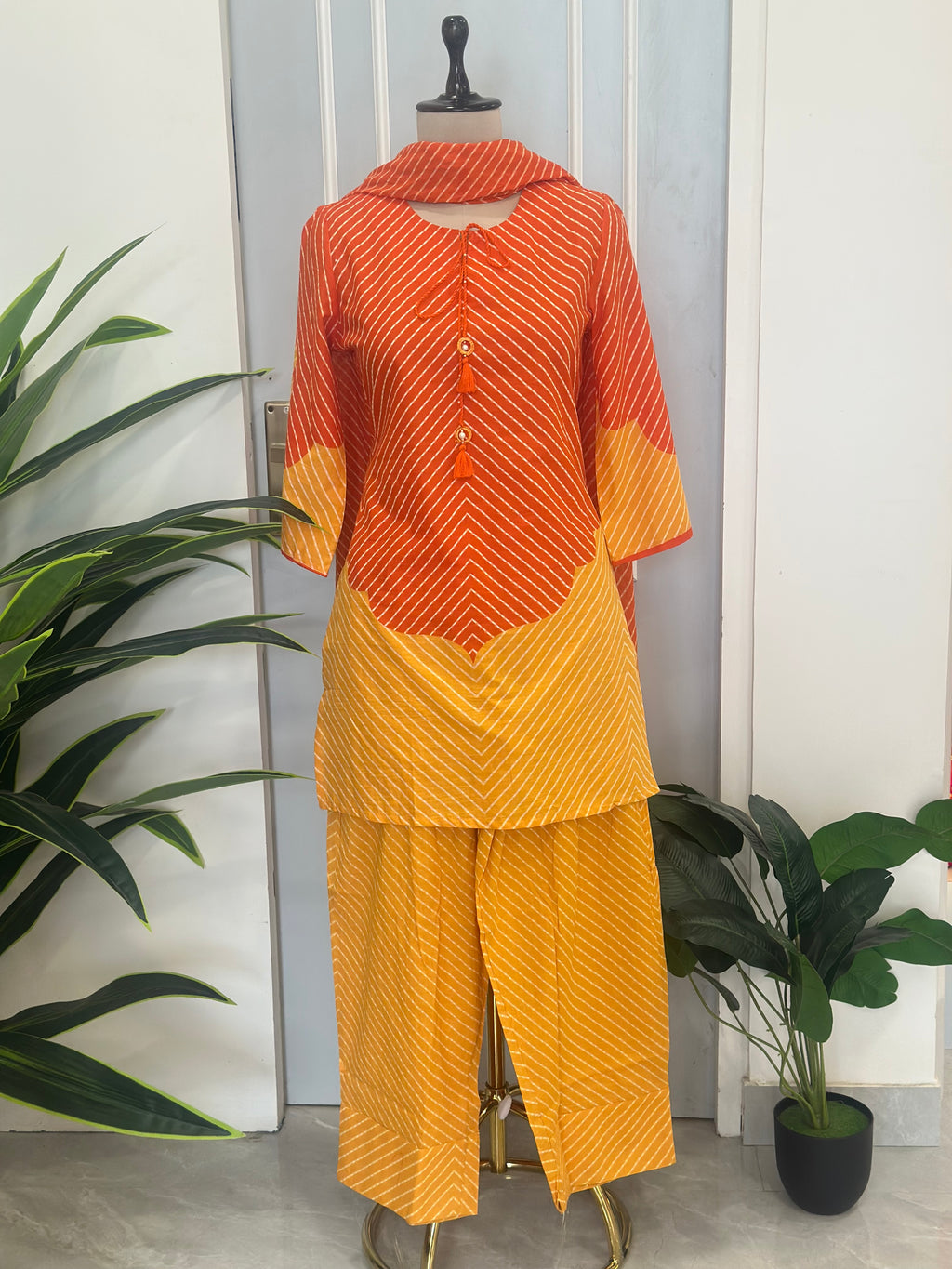 Sawan Special Leheriya Farsi Suit Set