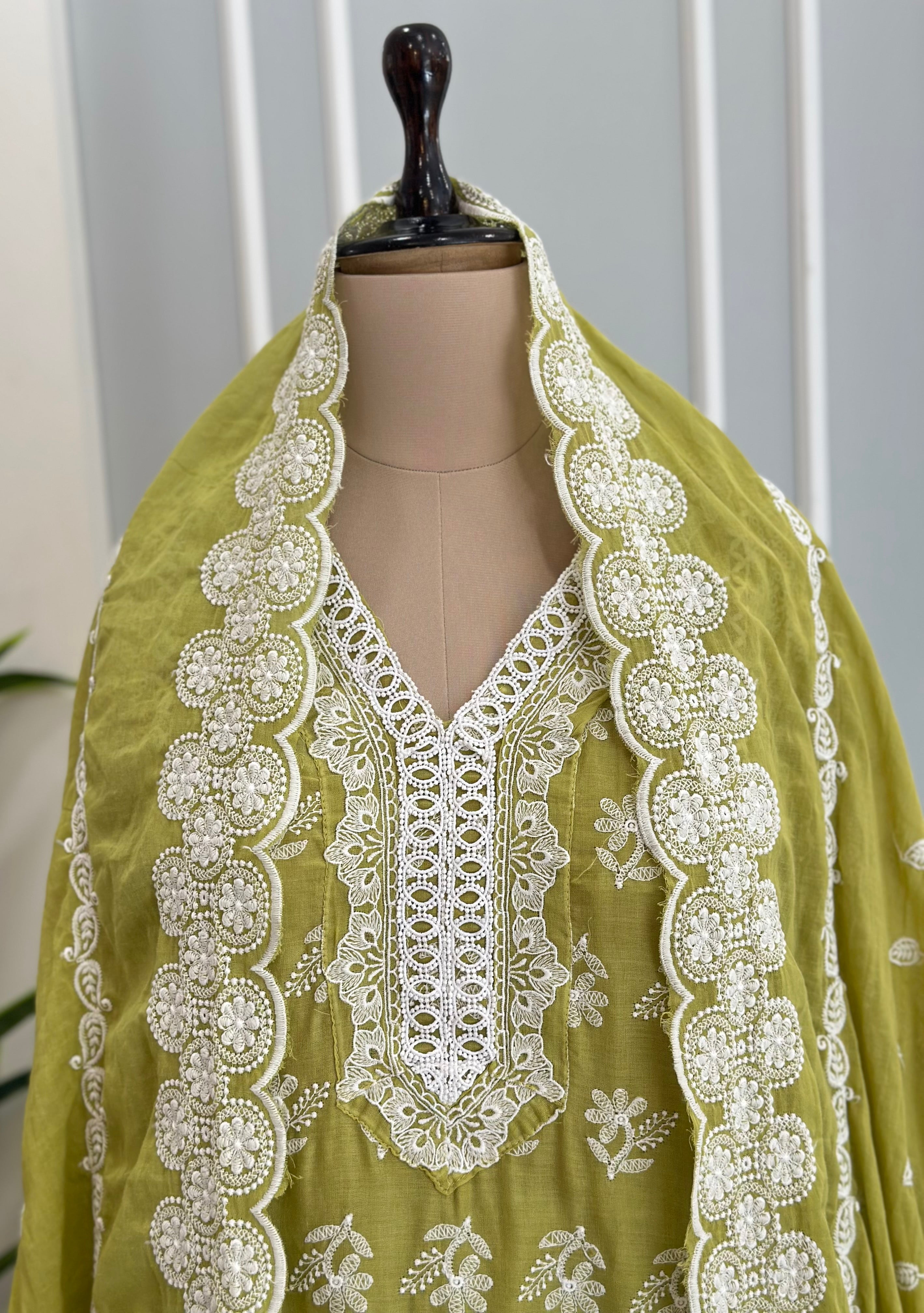 Pure Mul Cotton Suit Set In Chikankari Work