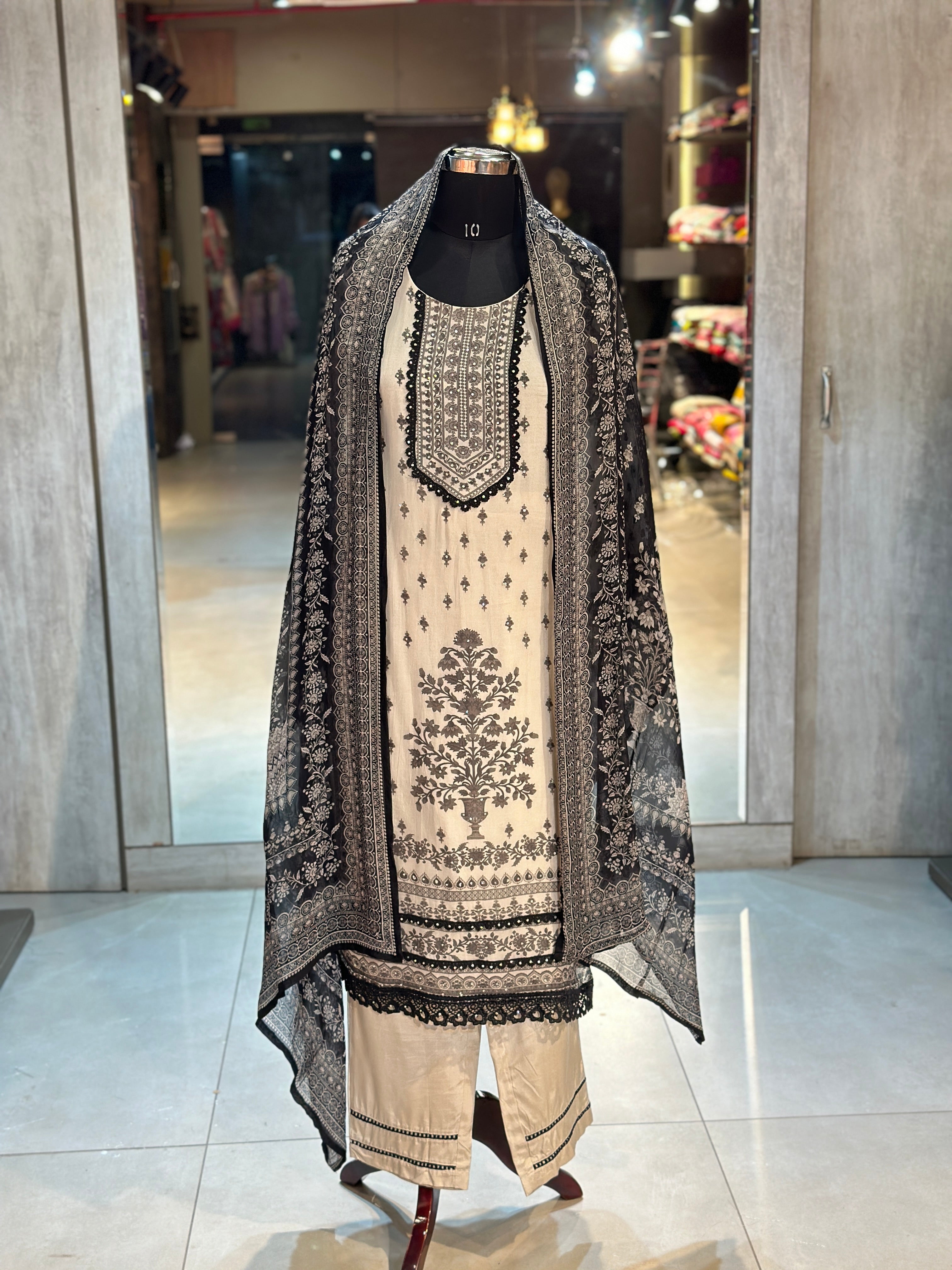 PAKISTANI STYLE SUIT SET